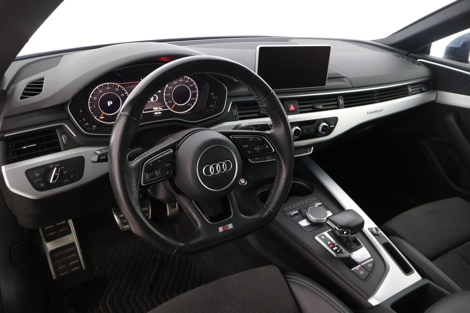Audi A5 2017 Coupé Business Sport 2,0 TFSI 185 kW quattro  * Digimittaristo / Vakkari / S-line / Koukku / Rotor / Flat Bottom * - * Todella hieno ja harvinainen 2 ovinen coupe tarjolla! Paras väriyhdistelmä, ulko ja sisä S-Linellä! *