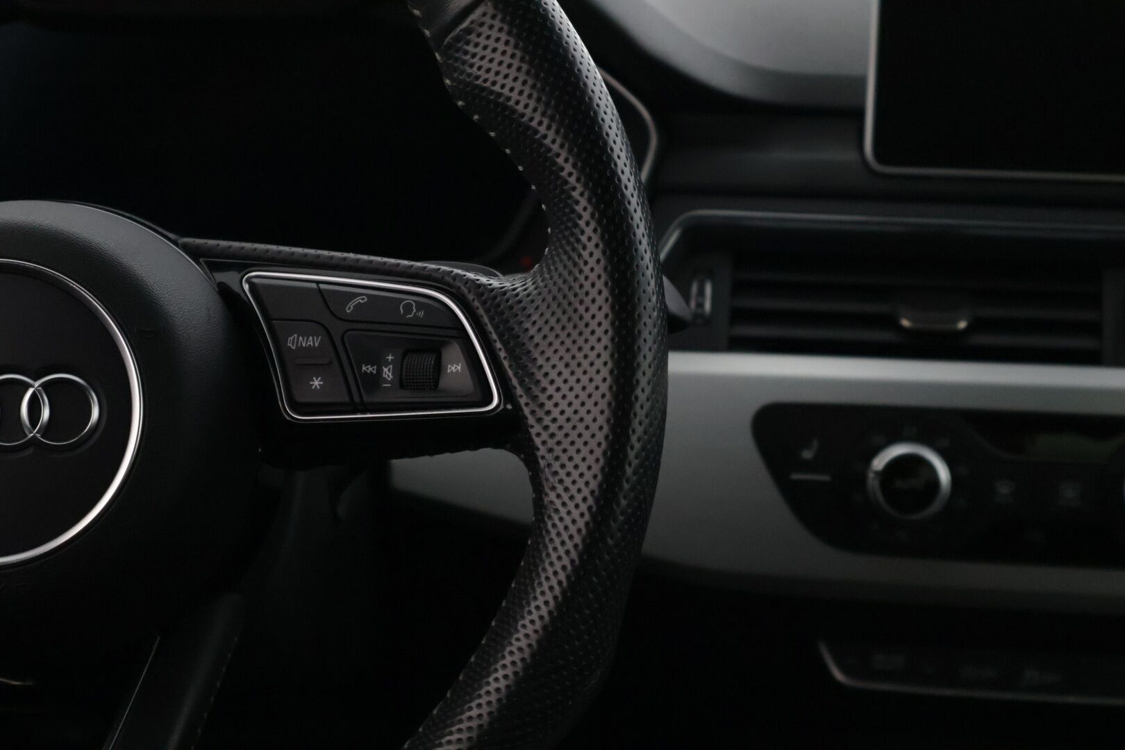 Audi A5 2017 Coupé Business Sport 2,0 TFSI 185 kW quattro  * Digimittaristo / Vakkari / S-line / Koukku / Rotor / Flat Bottom * - * Todella hieno ja harvinainen 2 ovinen coupe tarjolla! Paras väriyhdistelmä, ulko ja sisä S-Linellä! *