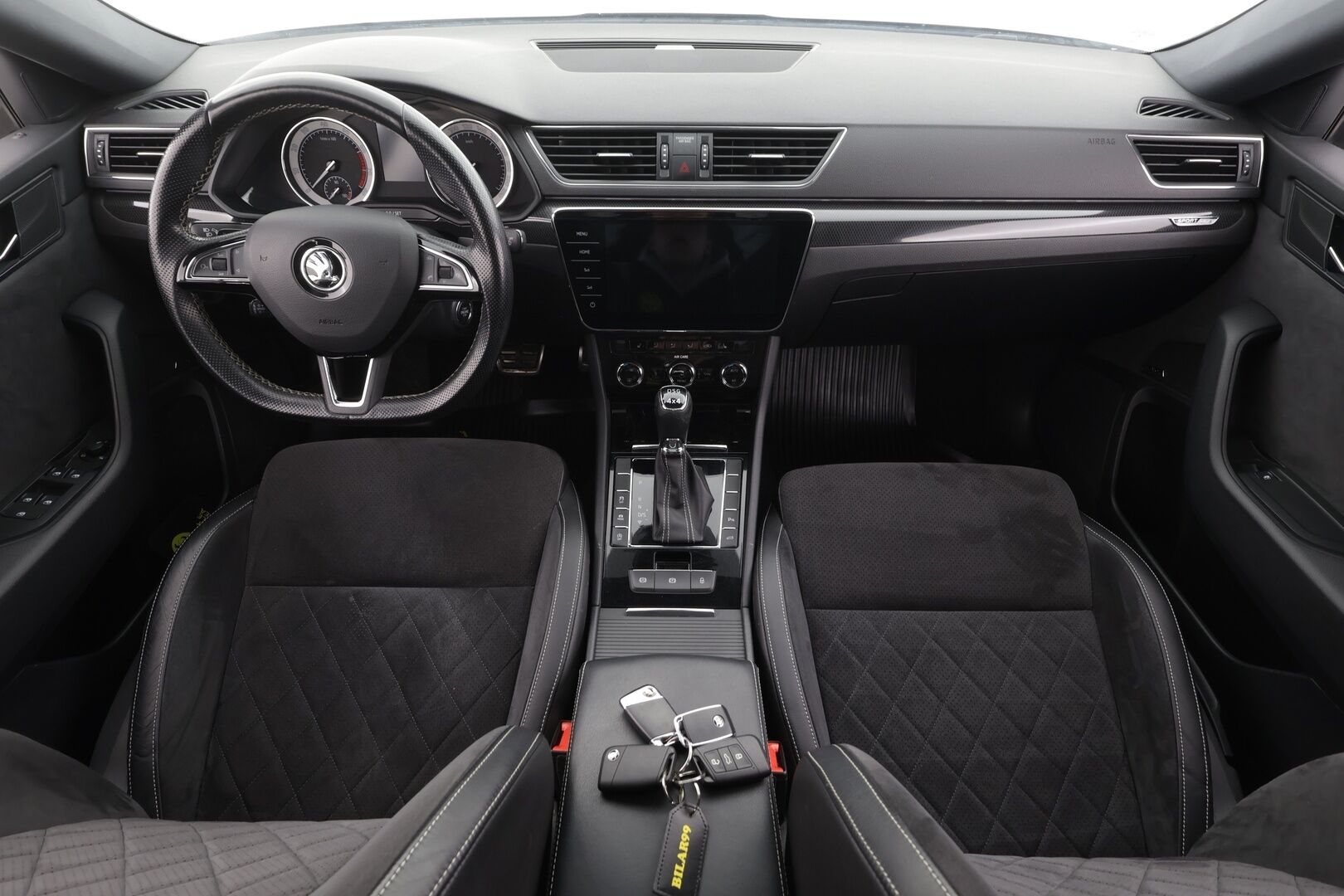 Skoda Superb 2018 2,0 TSI 4x4 SportLine DSG - ACC | Canton | Webasto | Koukku | Xenon | Muistipenkki | P.Kamera | Apple&Android  | 2x renkaat