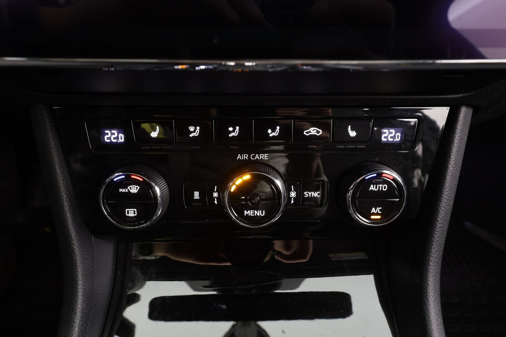Skoda Superb 2018 2,0 TSI 4x4 SportLine DSG - ACC | Canton | Webasto | Koukku | Xenon | Muistipenkki | P.Kamera | Apple&Android  | 2x renkaat