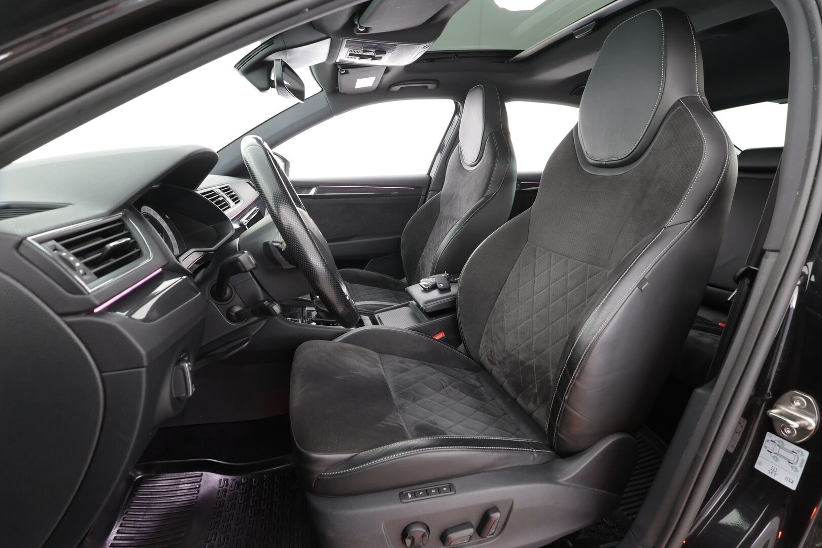 Skoda Superb 2018 2,0 TSI 4x4 SportLine DSG - ACC | Canton | Webasto | Koukku | Xenon | Muistipenkki | P.Kamera | Apple&Android  | 2x renkaat
