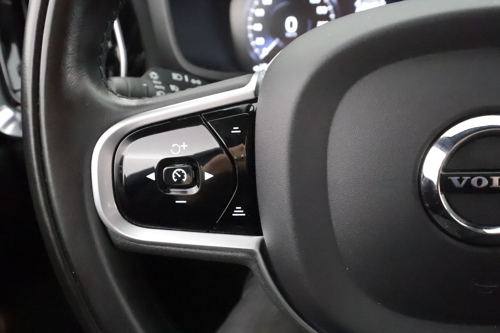 Volvo V60 2021 T8 TwE AWD Business Inscription aut * ACC / Webasto / Muistipenkki / BLIS / ALV / Ruskeat nahat / Keyless / LED / Navi * - 1.Om Suomi-auto / Kahdet renkaat aluvanteilla / Merkkihuollettu* - HULLUT AVAJAISHULINAT KORKOTARJOUS 3,29 %