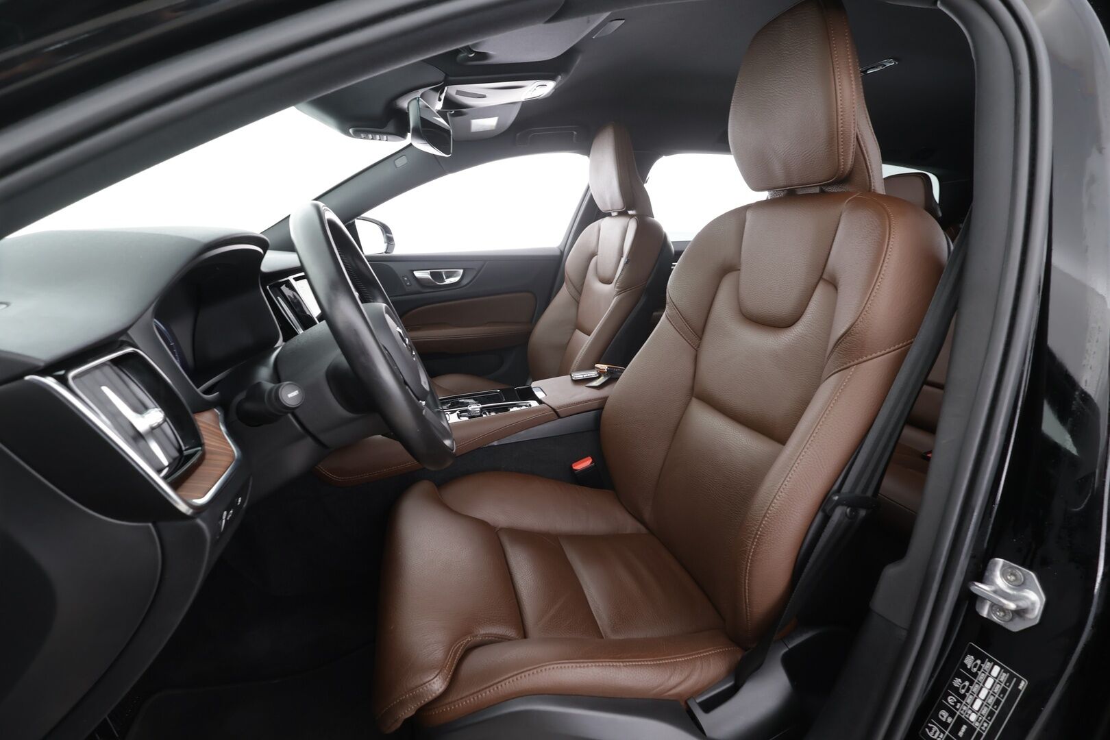 Volvo V60 2021 T8 TwE AWD Business Inscription aut * ACC / Webasto / Muistipenkki / BLIS / ALV / Ruskeat nahat / Keyless / LED / Navi * - 1.Om Suomi-auto / Kahdet renkaat aluvanteilla / Merkkihuollettu* - HULLUT AVAJAISHULINAT KORKOTARJOUS 3,29 %