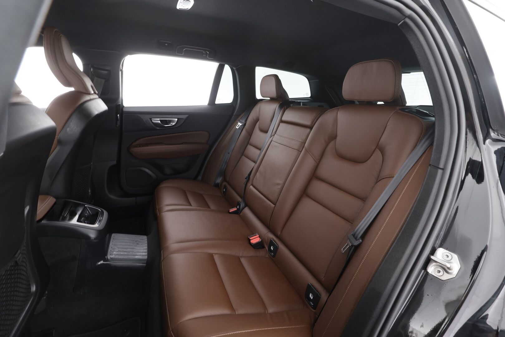 Volvo V60 2021 T8 TwE AWD Business Inscription aut * ACC / Webasto / Muistipenkki / BLIS / Ruskeat nahat / KeylessGo / LED / Navi * - 1.Om Suomi-auto / Kahdet renkaat aluvanteilla / Merkkihuollettu