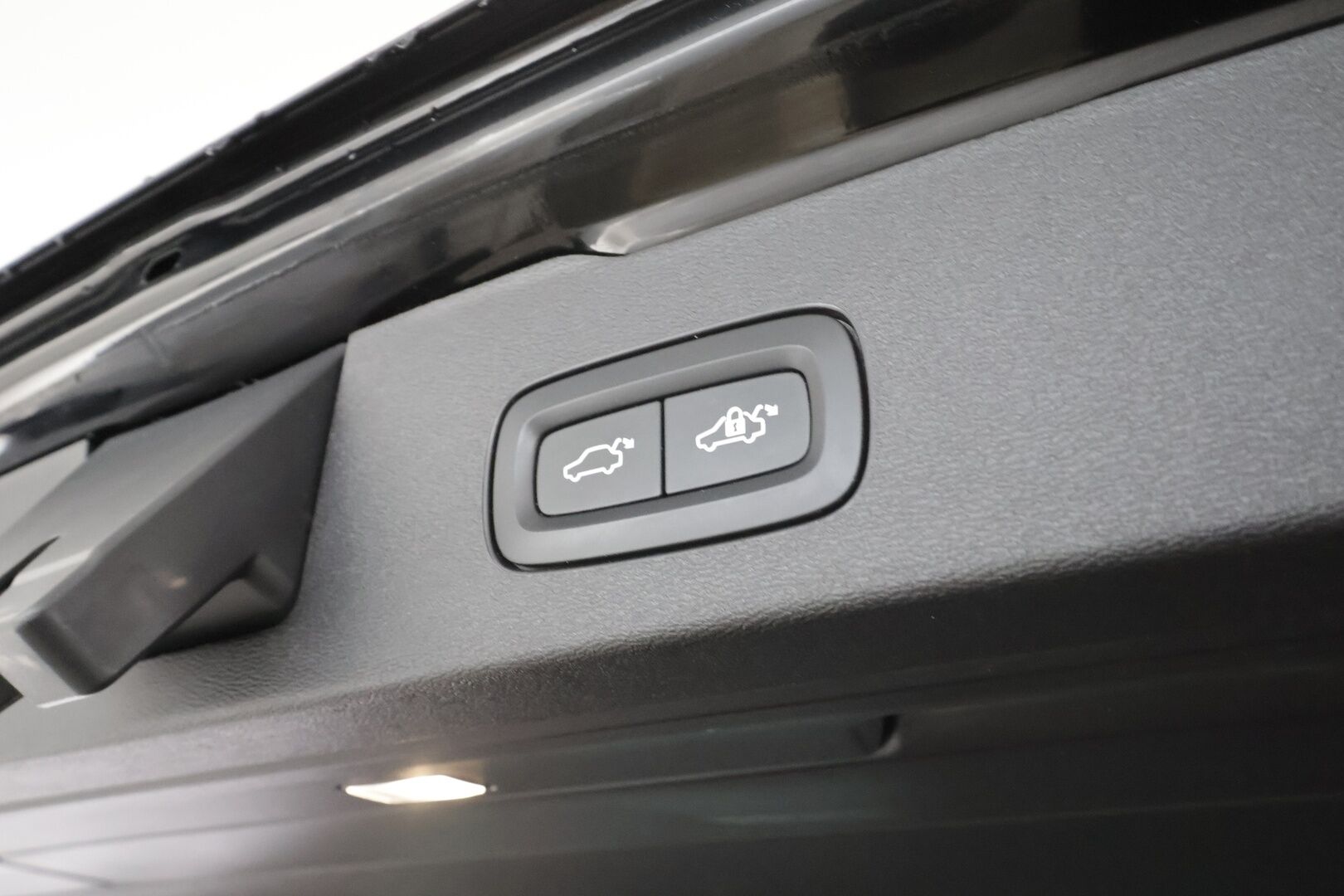 Volvo V60 2021 T8 TwE AWD Business Inscription aut * ACC / Webasto / Muistipenkki / BLIS / Ruskeat nahat / KeylessGo / LED / Navi * - 1.Om Suomi-auto / Kahdet renkaat aluvanteilla / Merkkihuollettu