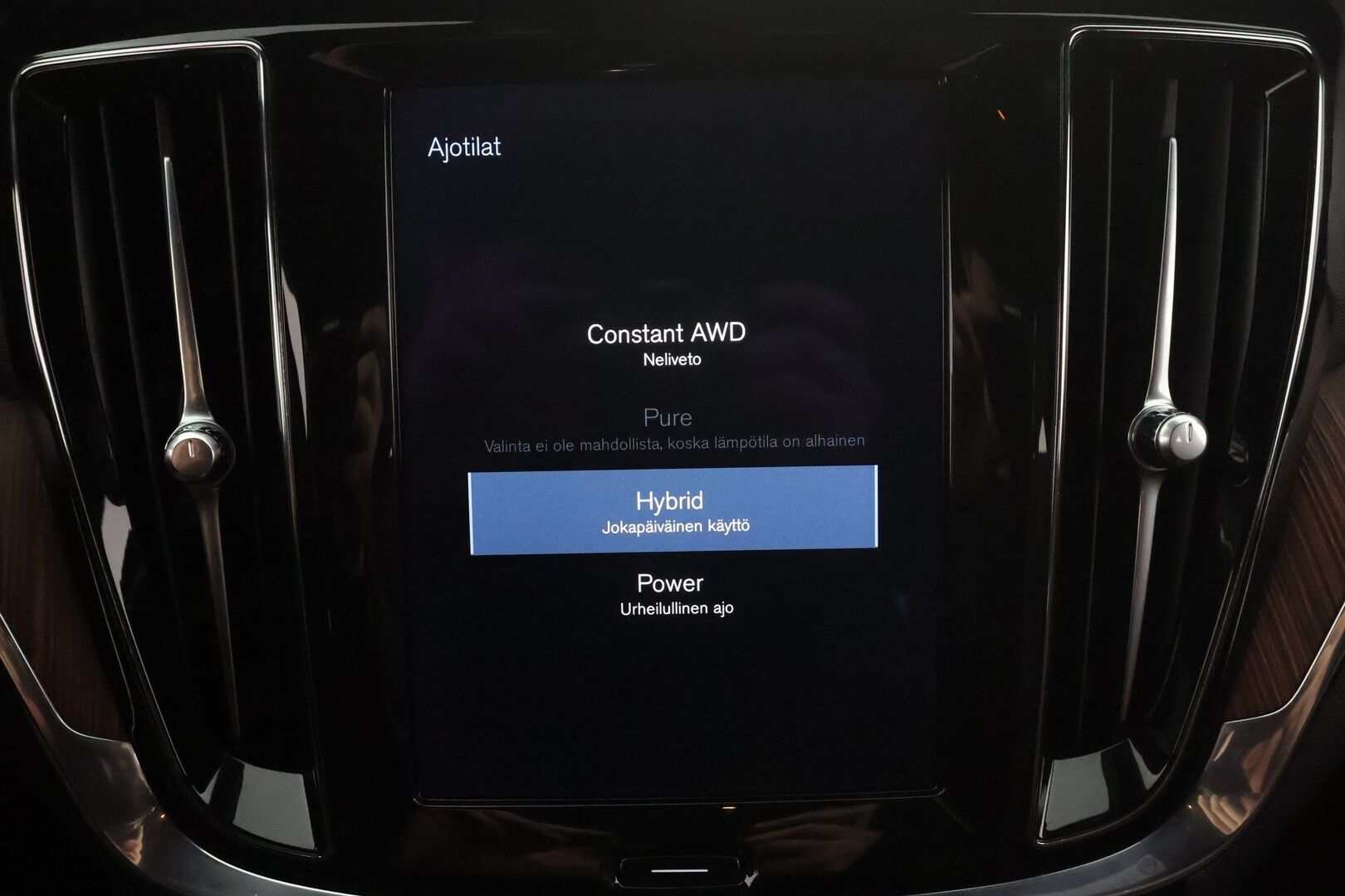 Volvo V60 2021 T8 TwE AWD Business Inscription aut * ACC / Webasto / Muistipenkki / BLIS / Ruskeat nahat / KeylessGo / LED / Navi * - 1.Om Suomi-auto / Kahdet renkaat aluvanteilla / Merkkihuollettu