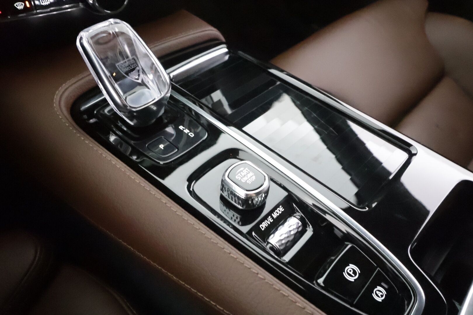 Volvo V60 2021 T8 TwE AWD Business Inscription aut * ACC / Webasto / Muistipenkki / BLIS / ALV / Ruskeat nahat / Keyless / LED / Navi * - 1.Om Suomi-auto / Kahdet renkaat aluvanteilla / Merkkihuollettu*