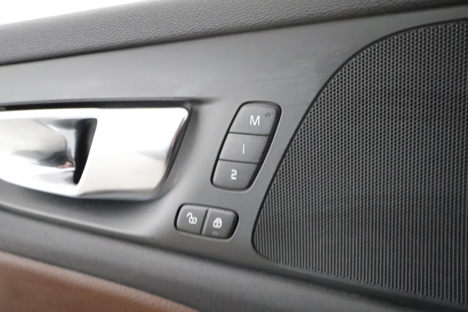 Volvo V60 2021 T8 TwE AWD Business Inscription aut * ACC / Webasto / Muistipenkki / BLIS / ALV / Ruskeat nahat / Keyless / LED / Navi * - 1.Om Suomi-auto / Kahdet renkaat aluvanteilla / Merkkihuollettu*