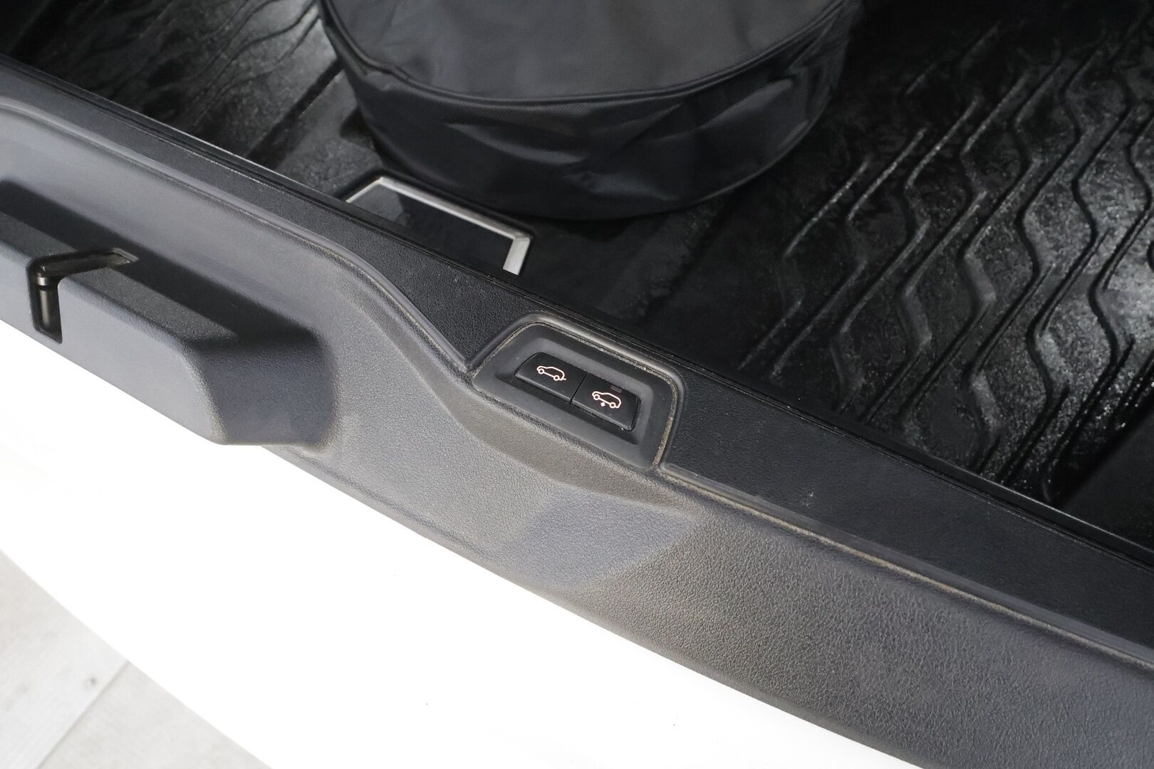 BMW X5 2021 G05 xDrive45e A M Sport - | ACC | Lisälämmitin | Koukku | Ilma-alusta | Soft Close | Hifit | Adapt. LED | 360-Kamera | Panorama | Muistipenkki | Ruskeat Sporttinahat | Comfort Access | Suomi-auto | Merkkihuollettu |