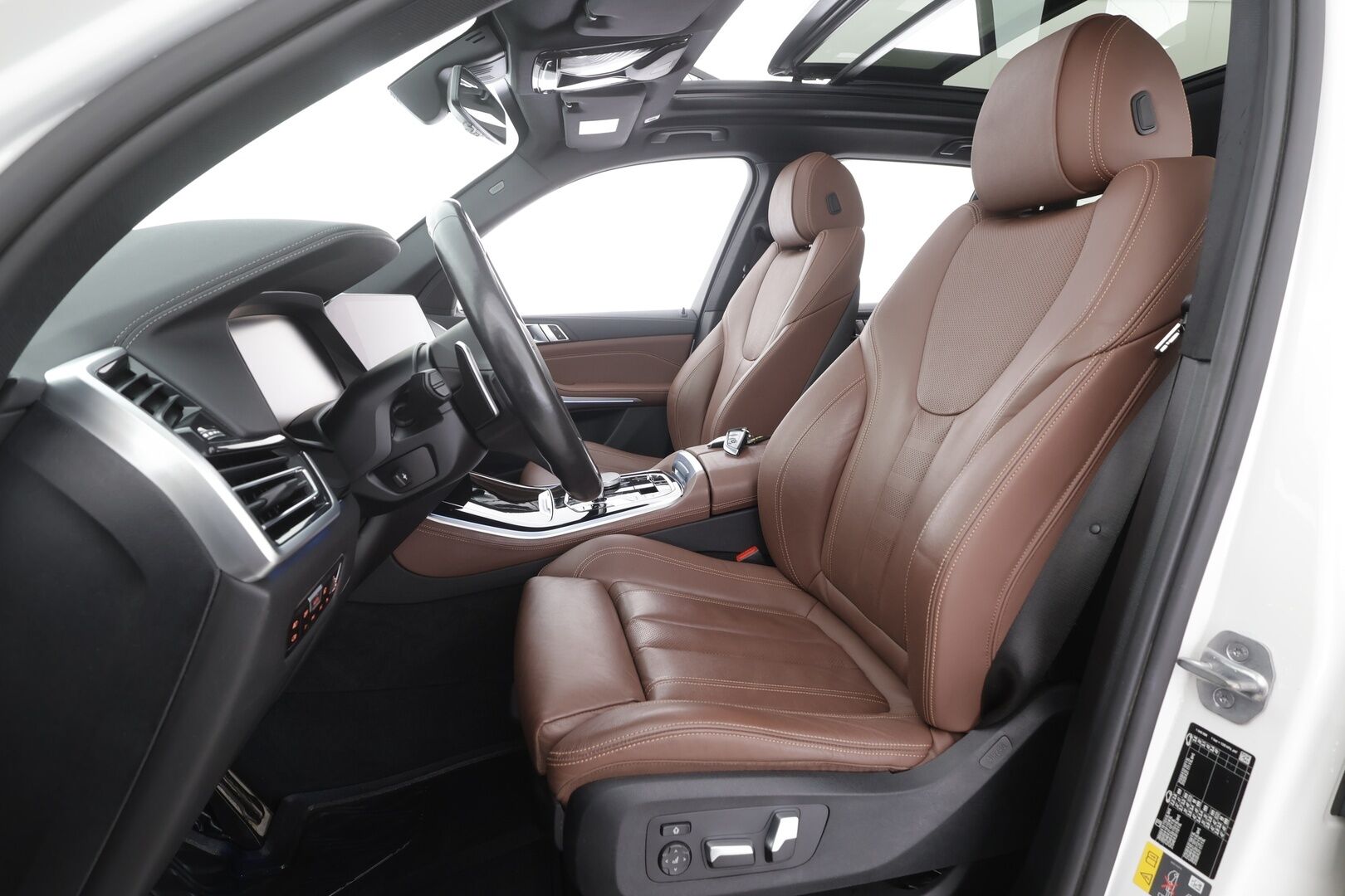 BMW X5 2021 G05 xDrive45e A M Sport - | ACC | Lisälämmitin | Koukku | Ilma-alusta | Soft Close | Hifit | Adapt. LED | 360-Kamera | Panorama | Muistipenkki | Ruskeat Sporttinahat | Comfort Access | Suomi-auto | Merkkihuollettu |