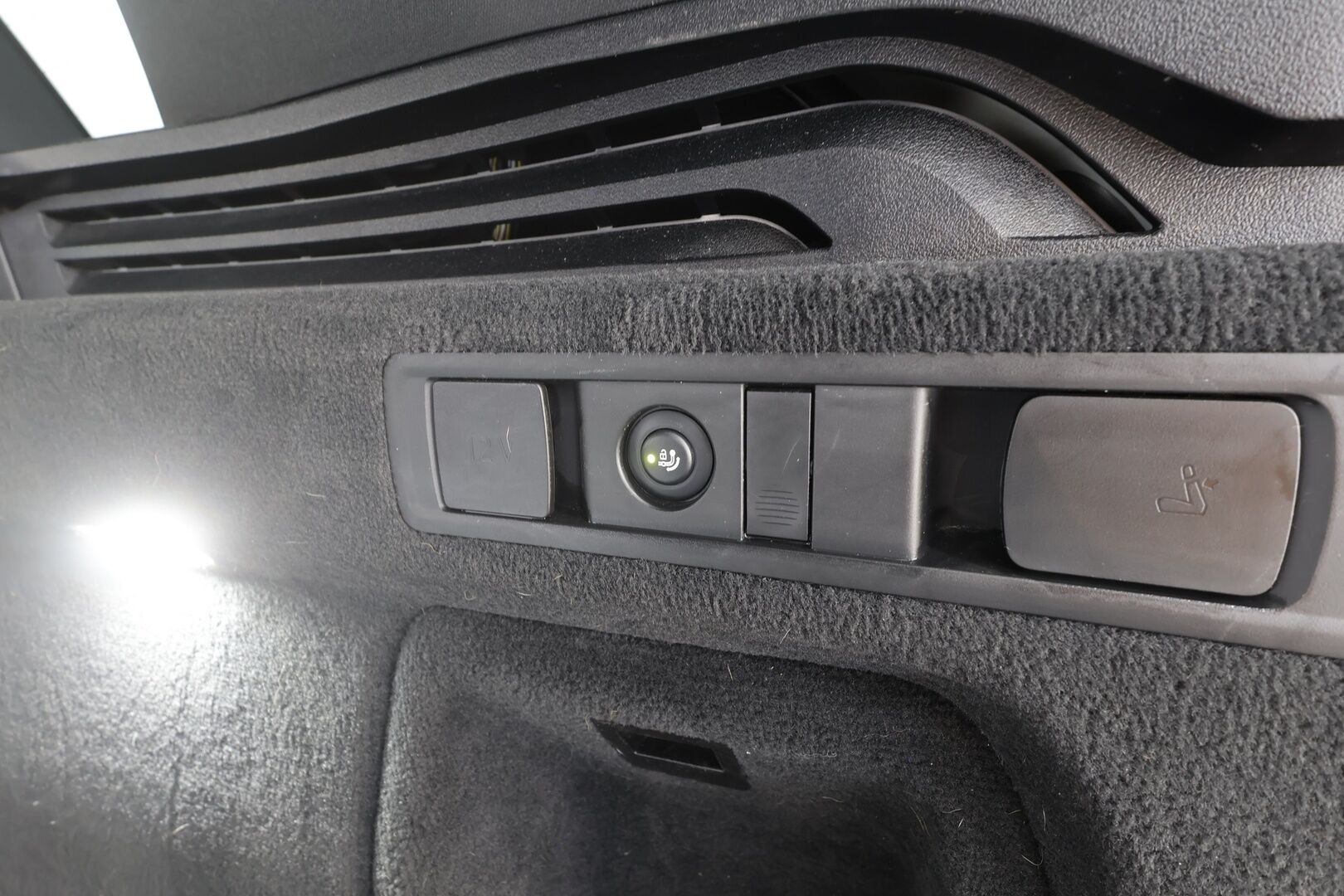 BMW X5 2021 G05 xDrive45e A M Sport - | ACC | Lisälämmitin | Koukku | Ilma-alusta | Soft Close | Hifit | Adapt. LED | 360-Kamera | Panorama | Muistipenkki | Ruskeat Sporttinahat | Comfort Access | Suomi-auto | Merkkihuollettu |