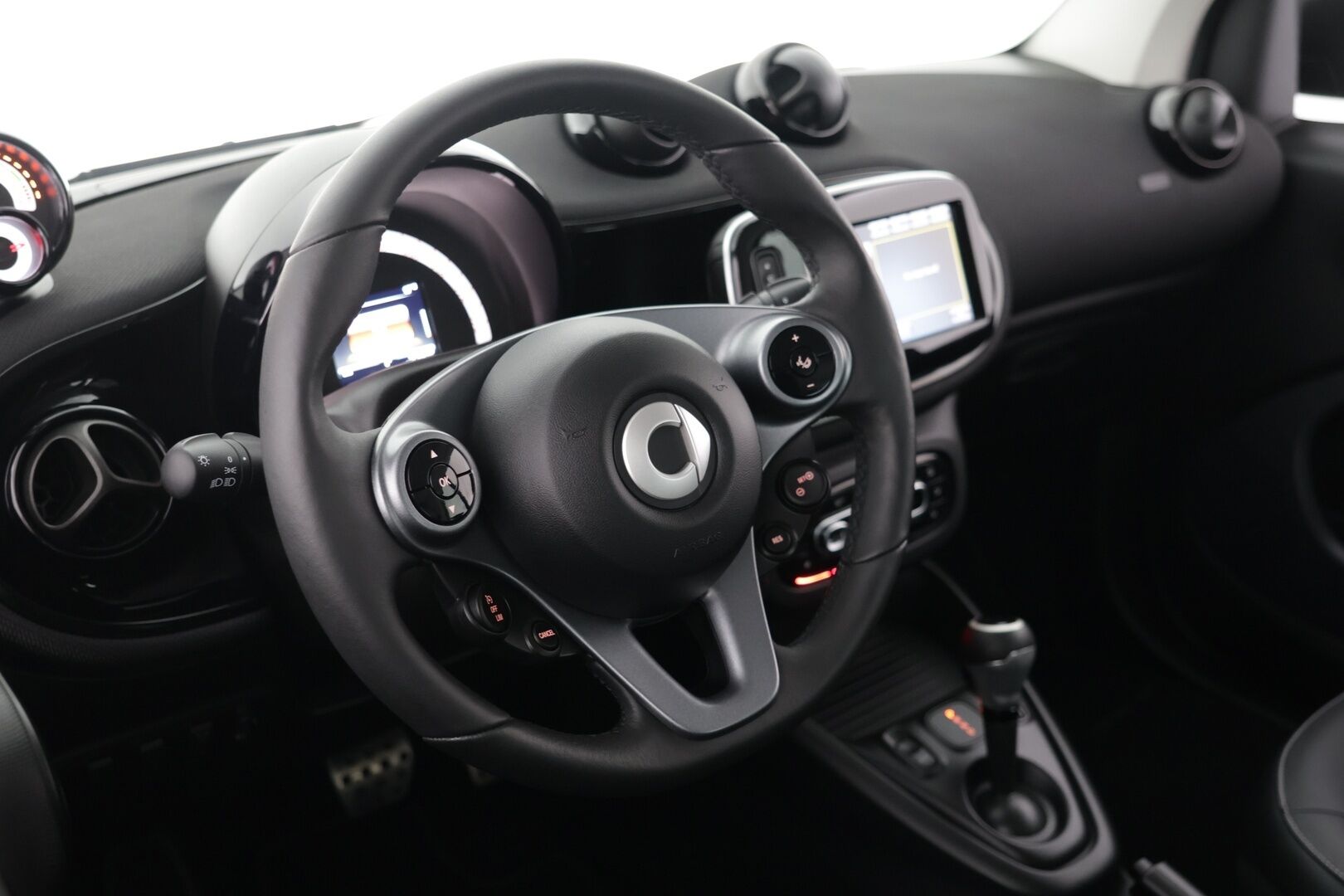 smart fortwo 2023 coupé EQ - | Näppärä! | Nahkapenkit | Peruutustutka | Automaattinen ilmastointi | Penkinlämmittimet |