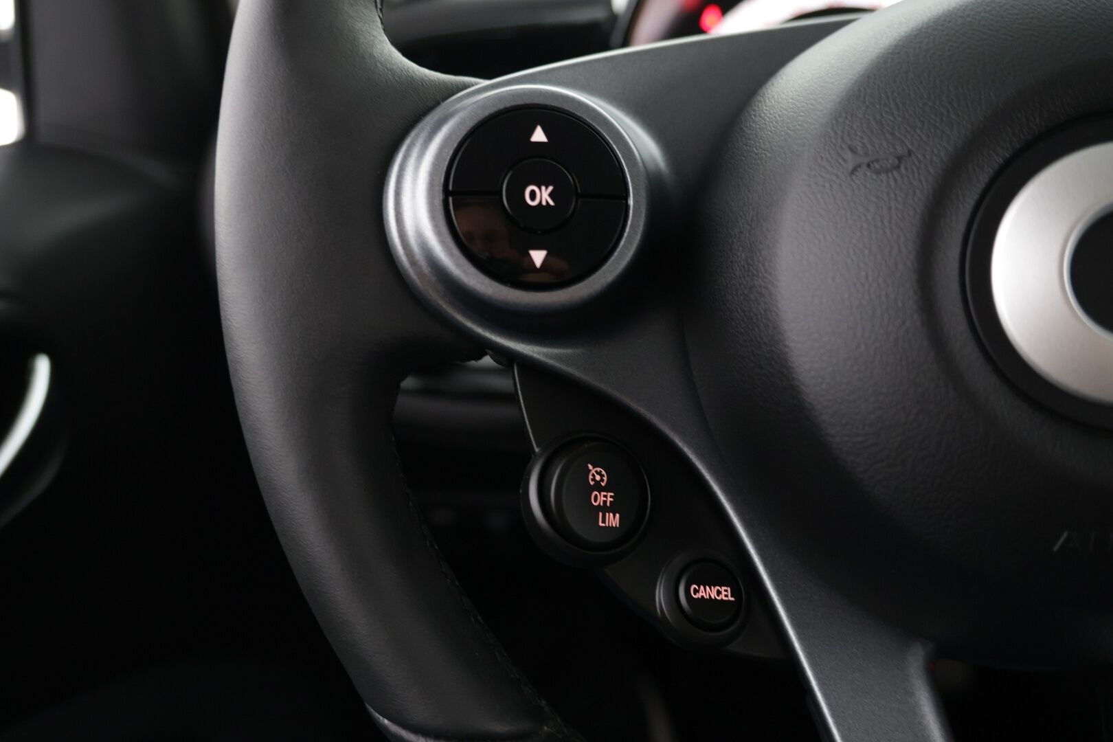 smart fortwo 2023 coupé EQ - | Näppärä! | Nahkapenkit | Peruutustutka | Automaattinen ilmastointi | Penkinlämmittimet |