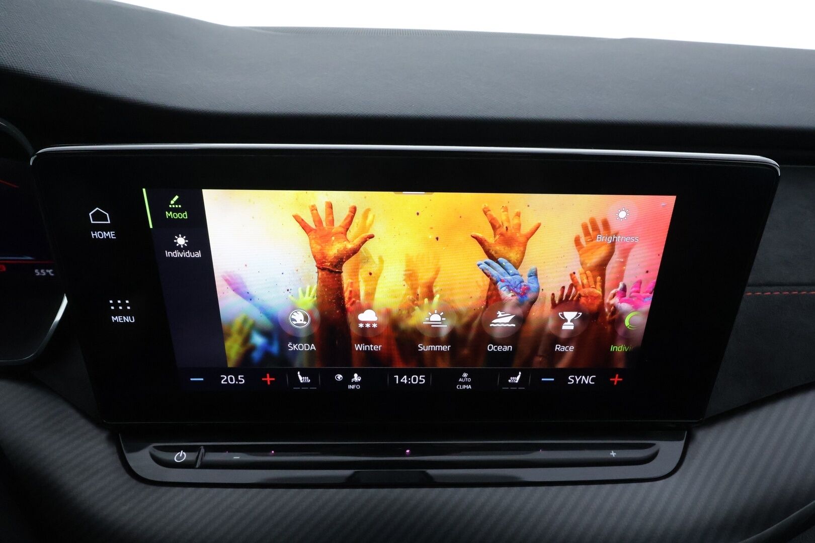 Skoda Octavia 2021 2,0 TSI RS DSG Autom. * ACC / Webasto / Koukku / Canton / Matrix LED / Navi / Sporttipenkit / Digimittaristo / Ratinlämmitin / Keyless * - Suomi-auto / Kahdet renkaat aluvanteilla