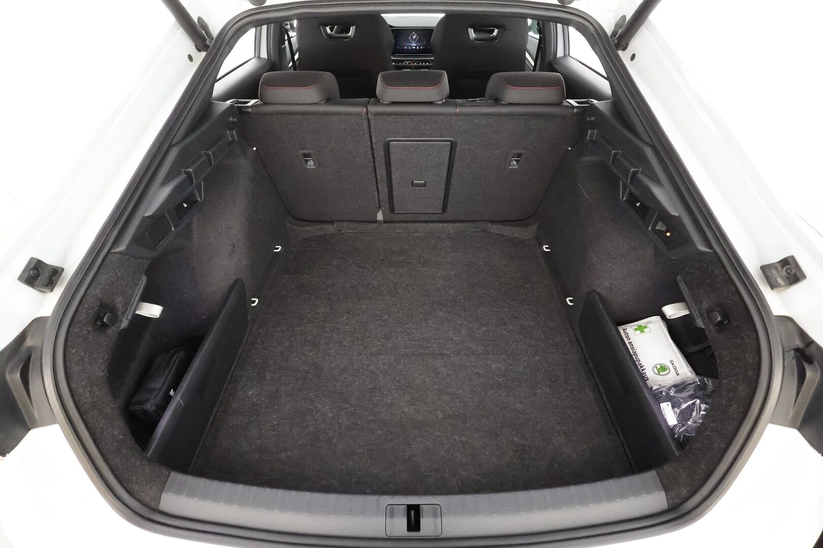Skoda Octavia 2021 2,0 TSI RS DSG Autom. * ACC / Webasto / Koukku / Canton / Matrix LED / Navi / Sporttipenkit / Digimittaristo / Ratinlämmitin / Keyless * - Suomi-auto / Kahdet renkaat aluvanteilla