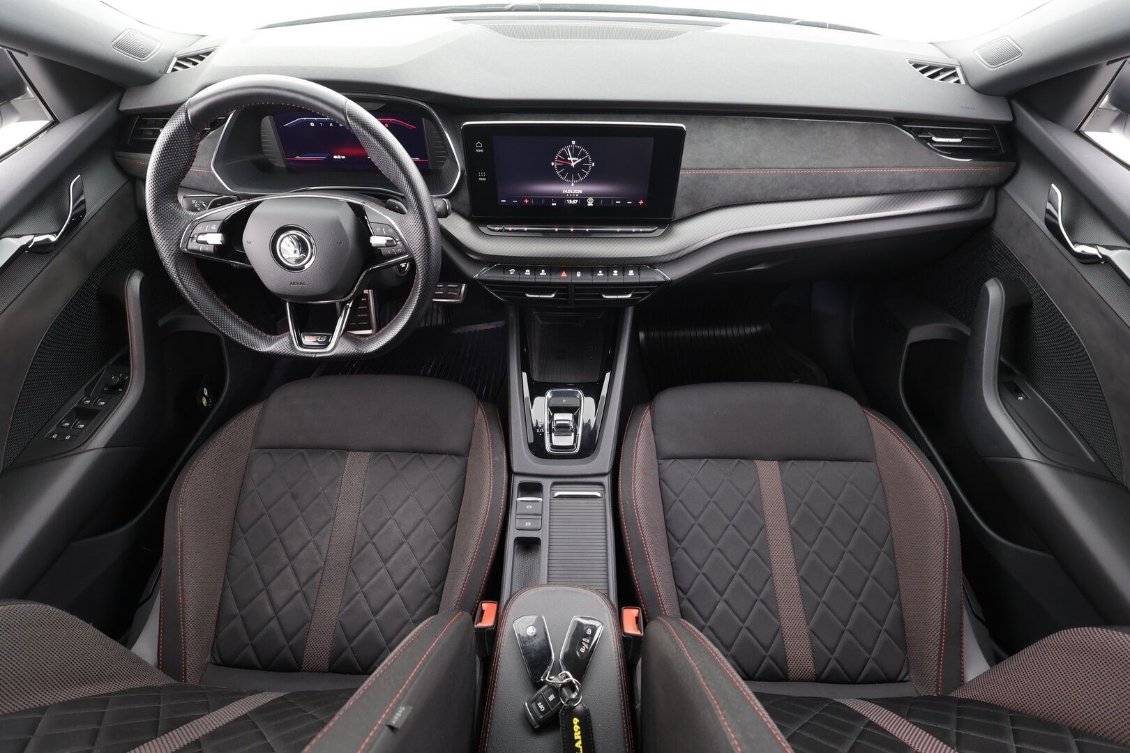 Skoda Octavia 2021 2,0 TSI RS DSG Autom. * ACC / Webasto / Koukku / Canton / Matrix LED / Navi / Sporttipenkit / Digimittaristo / Ratinlämmitin / Keyless * - Suomi-auto / Kahdet renkaat aluvanteilla