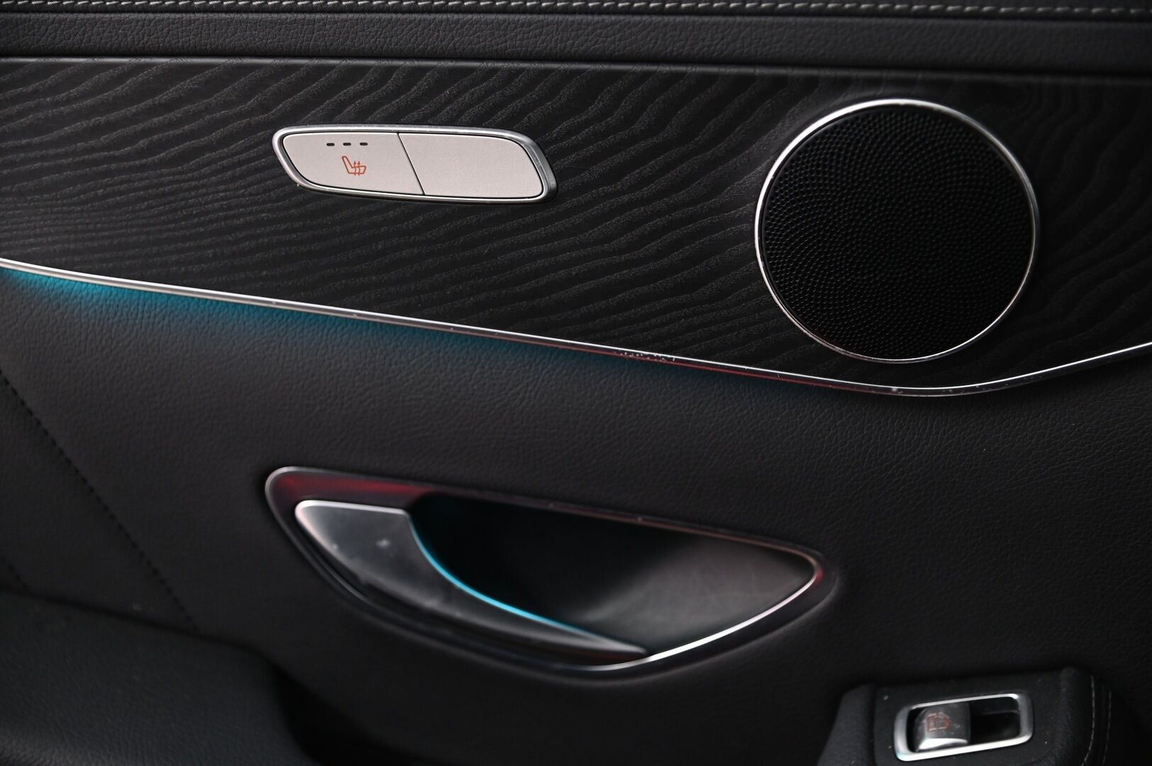 Mercedes-Benz GLC 2016 250 d 4Matic A Premium Business AMG *Panorama / 360-kamera / Koukku / Kessy / Navi* - *Juuri huollettu / AMG sisä- ja ulkopaketti / 2x hyvät renkaat aluvanteilla* - Osta nyt, maksa vasta ensi vuonna