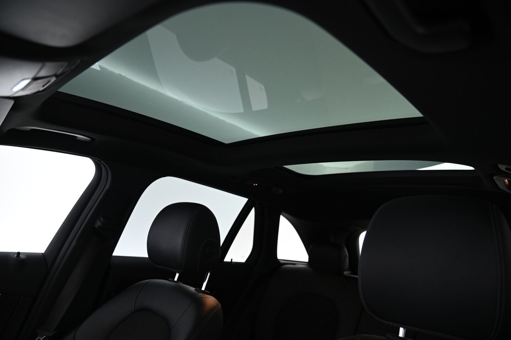 Mercedes-Benz GLC 2016 250 d 4Matic A Premium Business AMG *Panorama / 360-kamera / Koukku / Kessy / Navi* - *Juuri huollettu / AMG sisä- ja ulkopaketti / 2x hyvät renkaat aluvanteilla* - Osta nyt, maksa vasta ensi vuonna