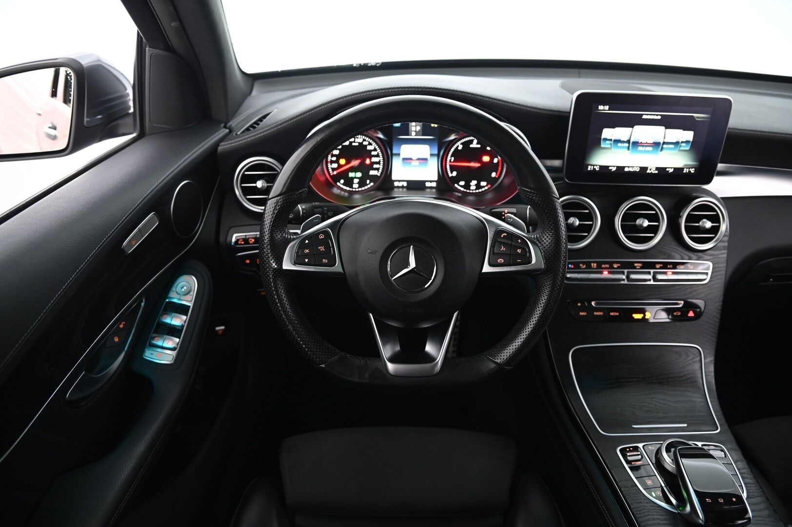 Mercedes-Benz GLC 2016 250 d 4Matic A Premium Business AMG *Panorama / 360-kamera / Koukku / Kessy / Navi* - 3,99 % KORKOTARJOUS TÄHÄN AUTOON 28.9. ASTI! - *Juuri huollettu / AMG sisä- ja ulkopaketti / 2x hyvät renkaat aluvanteilla*