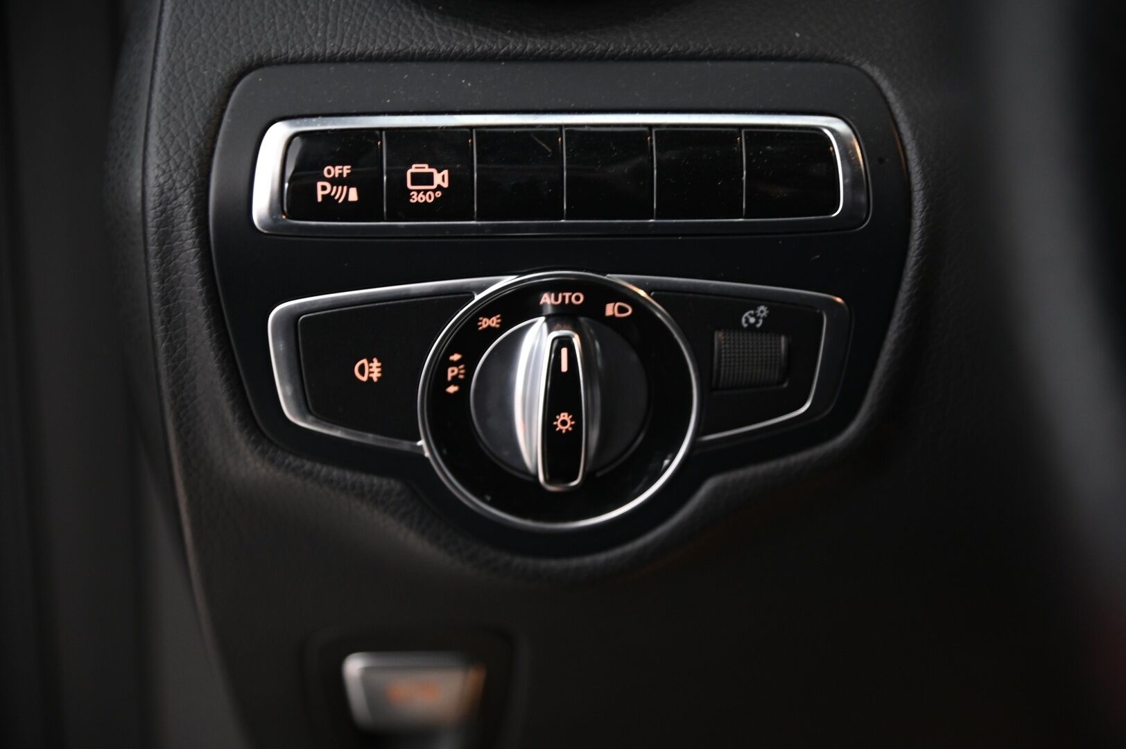 Mercedes-Benz GLC 2016 250 d 4Matic A Premium Business AMG *Panorama / 360-kamera / Koukku / Kessy / Navi* - *Juuri huollettu / AMG sisä- ja ulkopaketti / 2x hyvät renkaat aluvanteilla* - Osta nyt, maksa vasta ensi vuonna