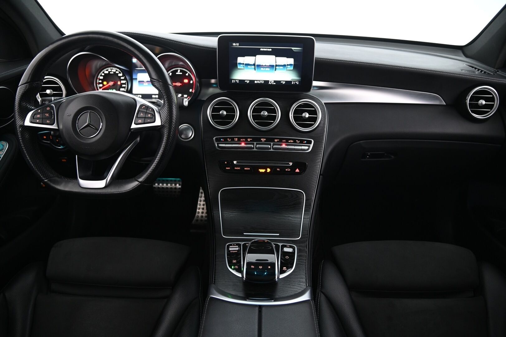 Mercedes-Benz GLC 2016 250 d 4Matic A Premium Business AMG *Panorama / 360-kamera / Koukku / Kessy / Navi* - *Juuri huollettu / AMG sisä- ja ulkopaketti / 2x hyvät renkaat aluvanteilla* - Osta nyt, maksa vasta ensi vuonna