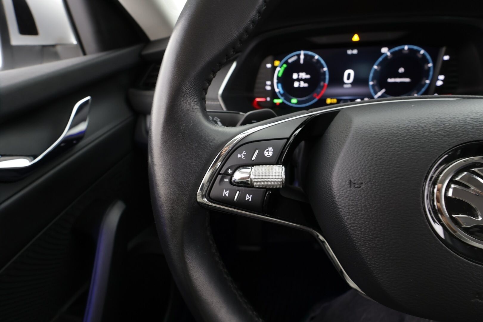 Skoda Octavia 2021 1,4 TSI PHEV Style iV DSG * ACC / Matrix-LED / P.kamera / Koukku / HUD / Kaistavahti / Keyless * - Suomi-auto / 2x Latauskapeelit / Kahdet renkaat / Merkkihuollot