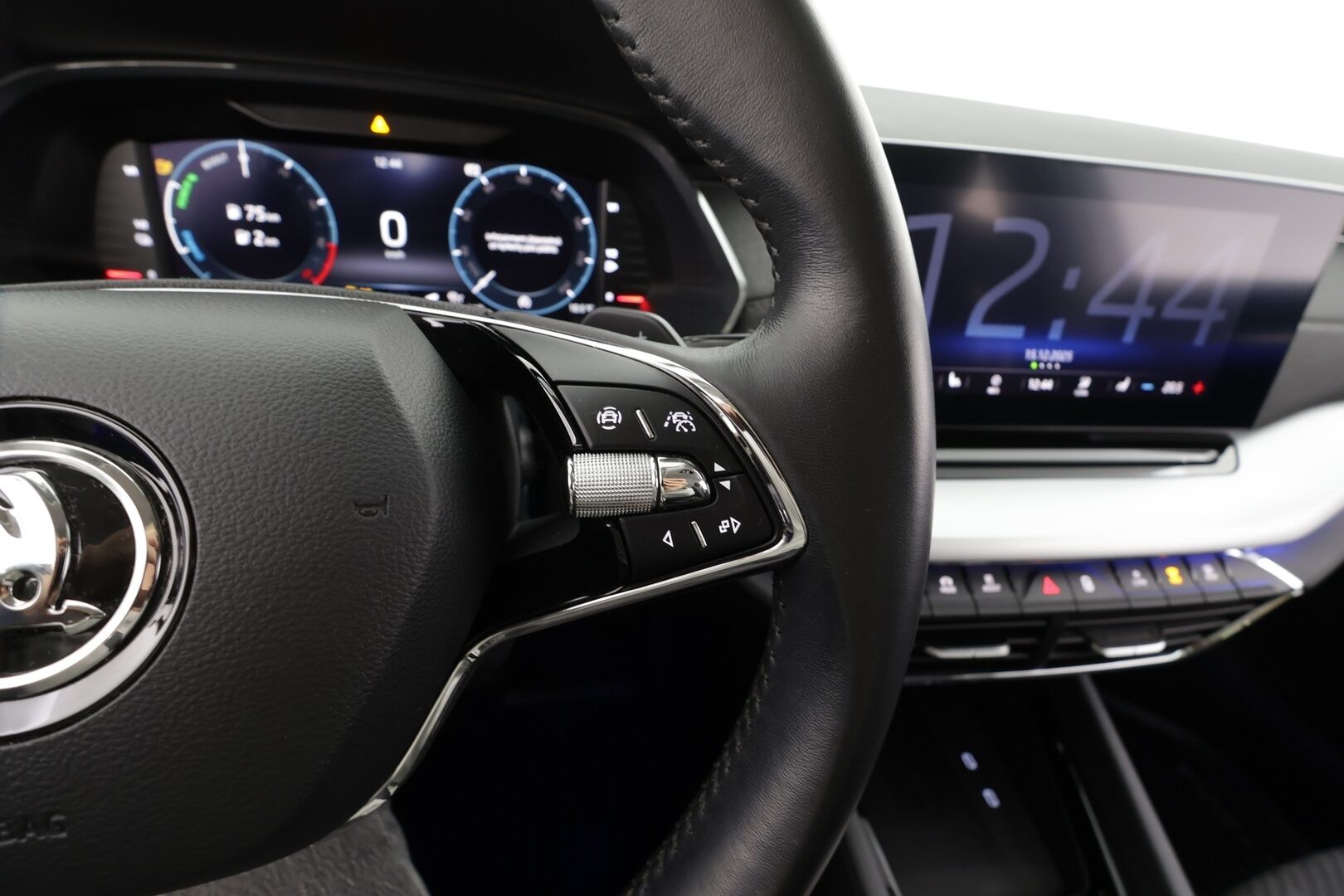 Skoda Octavia 2021 1,4 TSI PHEV Style iV DSG * ACC / Matrix-LED / P.kamera / Koukku / HUD / Kaistavahti / Keyless * - Suomi-auto / 2x Latauskapeelit / Kahdet renkaat / Merkkihuollot - HULLUT JOULUT KORKOTARJOUS 2,49% 