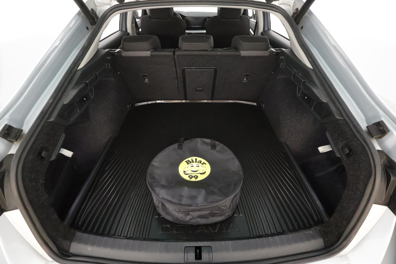 Skoda Octavia 2021 1,4 TSI PHEV Style iV DSG * ACC / Matrix-LED / P.kamera / Koukku / HUD / Kaistavahti / Keyless * - Suomi-auto / 2x Latauskapeelit / Kahdet renkaat / Merkkihuollot