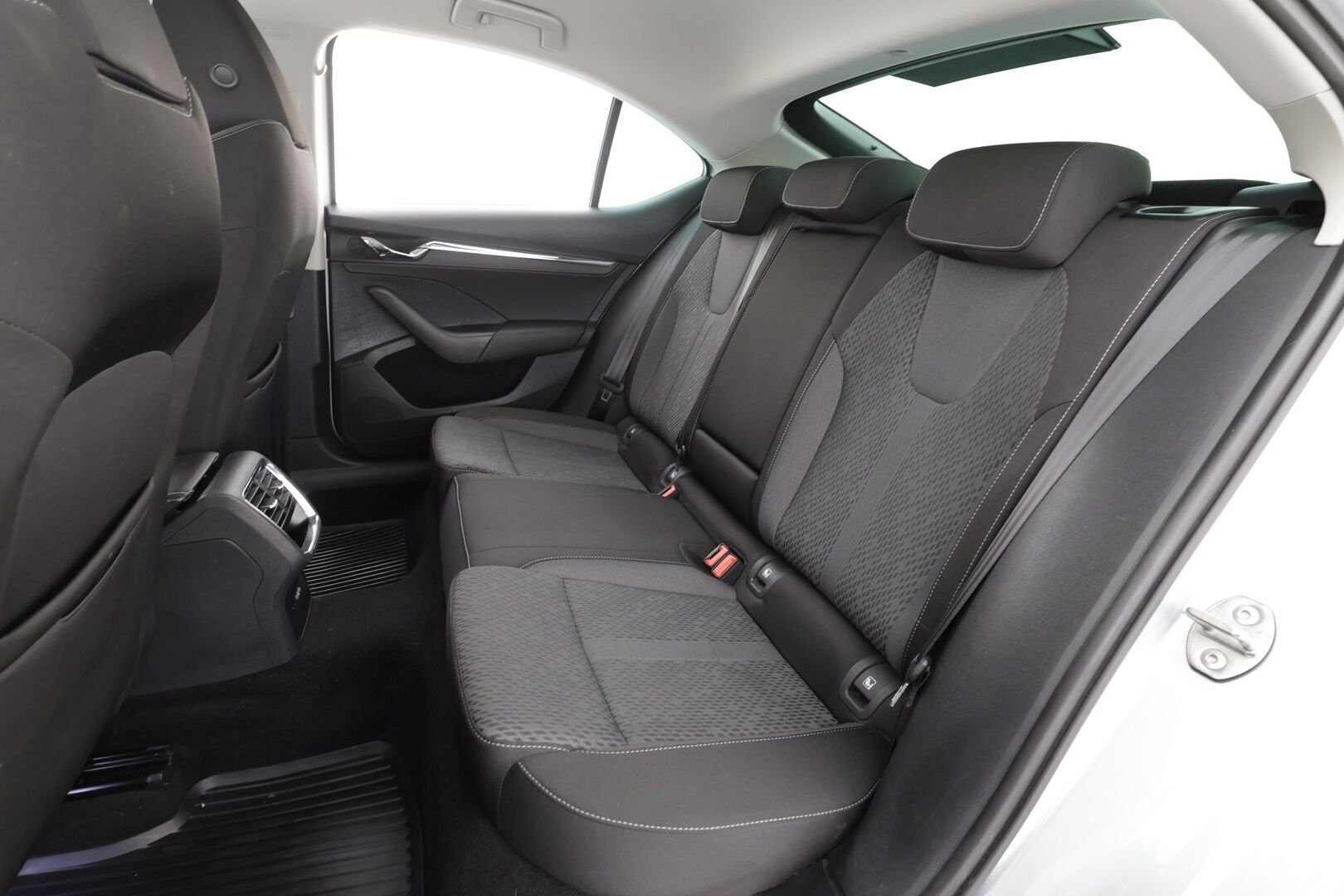 Skoda Octavia 2021 1,4 TSI PHEV Style iV DSG * ACC / Matrix-LED / P.kamera / Koukku / HUD / Kaistavahti / Keyless * - Suomi-auto / 2x Latauskapeelit / Kahdet renkaat / Merkkihuollot - HULLUT JOULUT KORKOTARJOUS 2,49% 