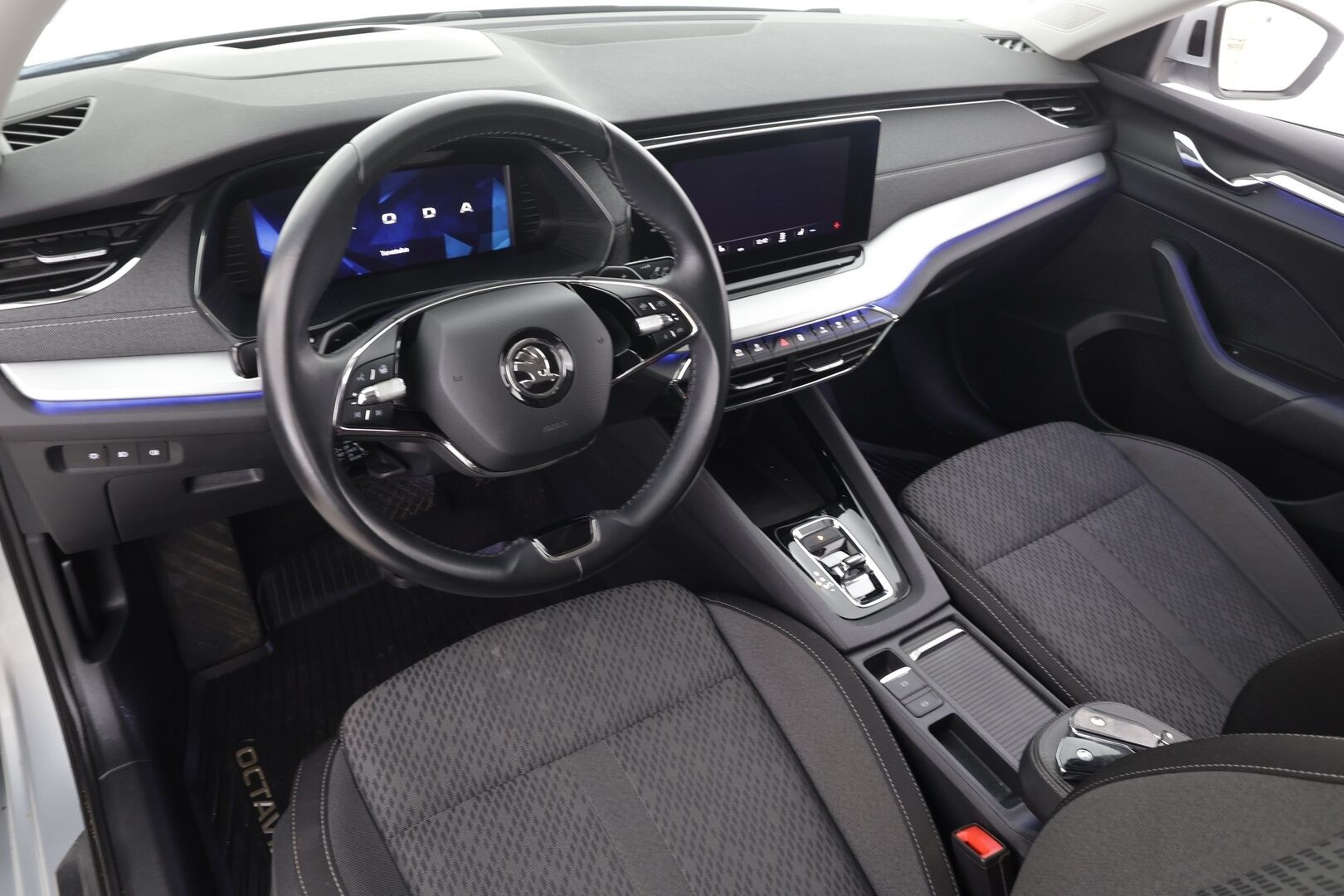 Skoda Octavia 2021 1,4 TSI PHEV Style iV DSG * ACC / Matrix-LED / P.kamera / Koukku / HUD / Kaistavahti / Keyless * - Suomi-auto / 2x Latauskapeelit / Kahdet renkaat / Merkkihuollot