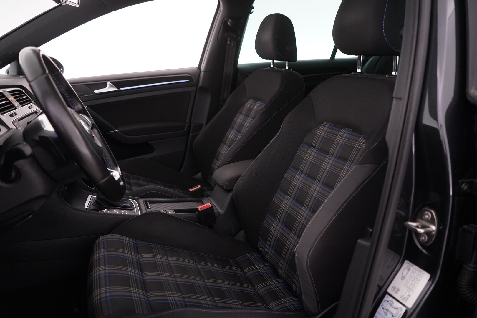Volkswagen Golf 2015 GTE Plug-In Hybrid 150 kW (204 hv) DSG-automaatti *ACC / Panorama / Tutkat / LED / Lohko+sisä* - Seuraava katsastus 09/2026 / Kahdet vanteet