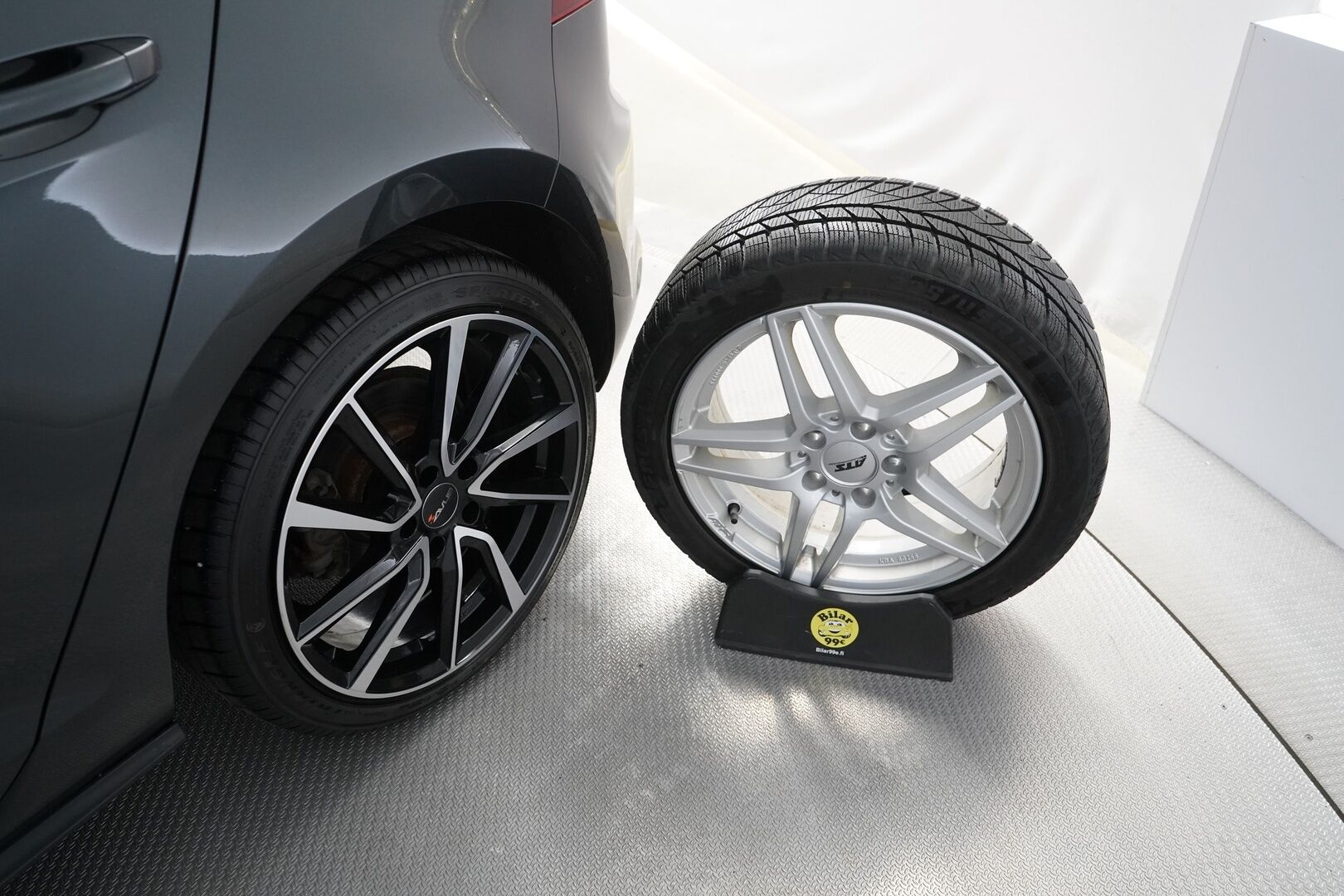 Volkswagen Golf 2015 GTE Plug-In Hybrid 150 kW (204 hv) DSG-automaatti *ACC / Panorama / Tutkat / LED / Lohko+sisä* - Seuraava katsastus 09/2026 / Kahdet vanteet