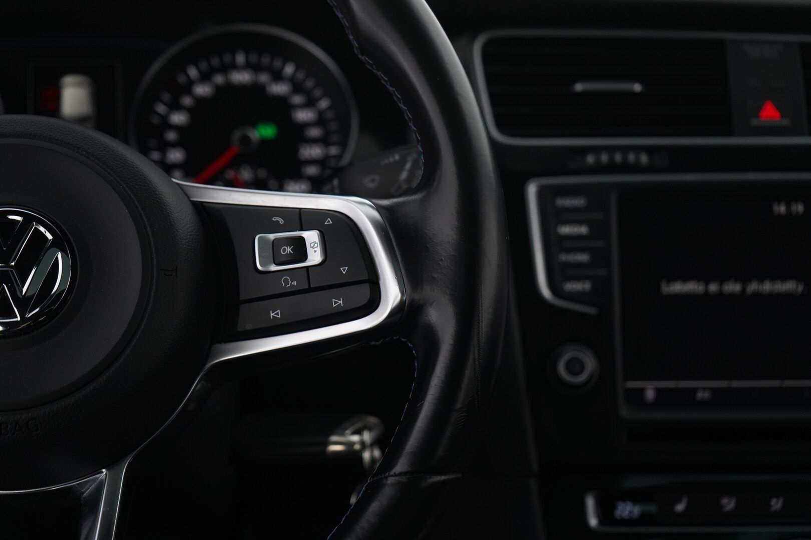 Volkswagen Golf 2015 GTE Plug-In Hybrid 150 kW (204 hv) DSG-automaatti *ACC / Panorama / Tutkat / LED / Lohko+sisä* - Seuraava katsastus 09/2026 / Kahdet vanteet