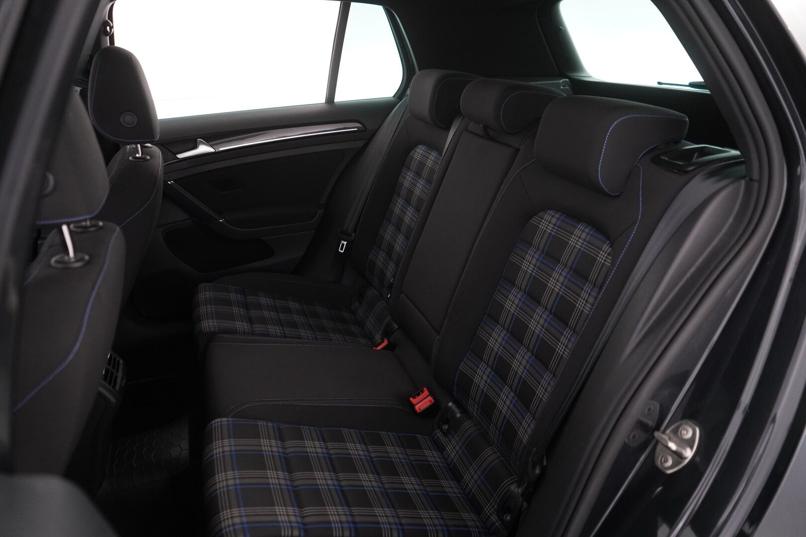 Volkswagen Golf 2015 GTE Plug-In Hybrid 150 kW (204 hv) DSG-automaatti *ACC / Panorama / Tutkat / LED / Lohko+sisä* - Seuraava katsastus 09/2026 / Kahdet vanteet