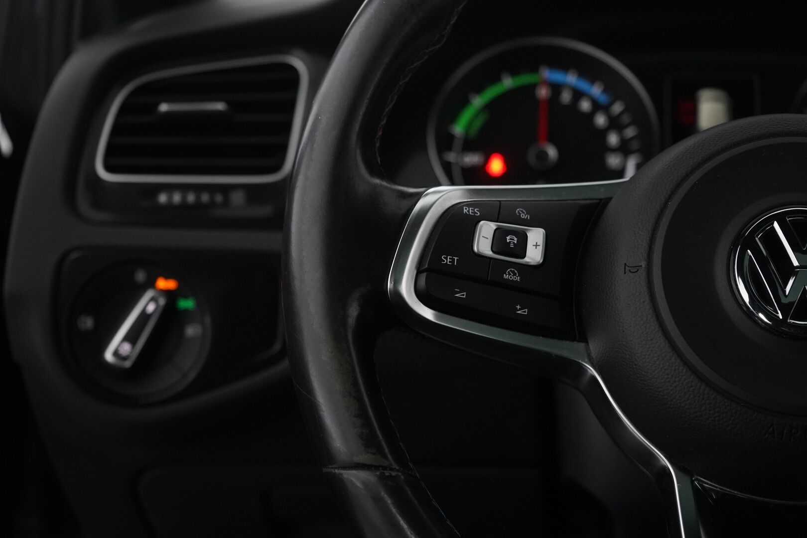 Volkswagen Golf 2015 GTE Plug-In Hybrid 150 kW (204 hv) DSG-automaatti *ACC / Panorama / Tutkat / LED / Lohko+sisä* - Seuraava katsastus 09/2026 / Kahdet vanteet