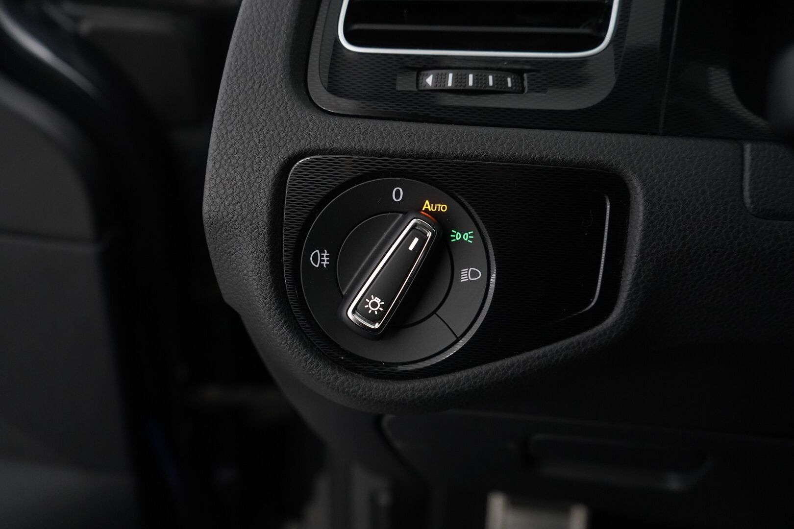 Volkswagen Golf 2015 GTE Plug-In Hybrid 150 kW (204 hv) DSG-automaatti *ACC / Panorama / Tutkat / LED / Lohko+sisä* - Seuraava katsastus 09/2026 / Kahdet vanteet
