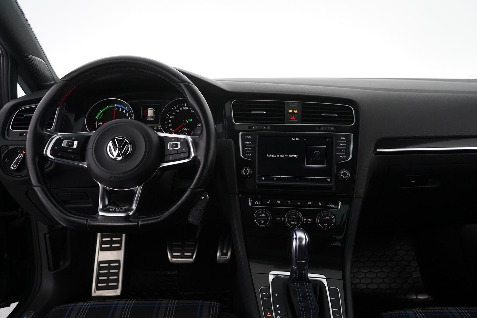 Volkswagen Golf 2015 GTE Plug-In Hybrid 150 kW (204 hv) DSG-automaatti *ACC / Panorama / Tutkat / LED / Lohko+sisä* - Seuraava katsastus 09/2026 / Kahdet vanteet