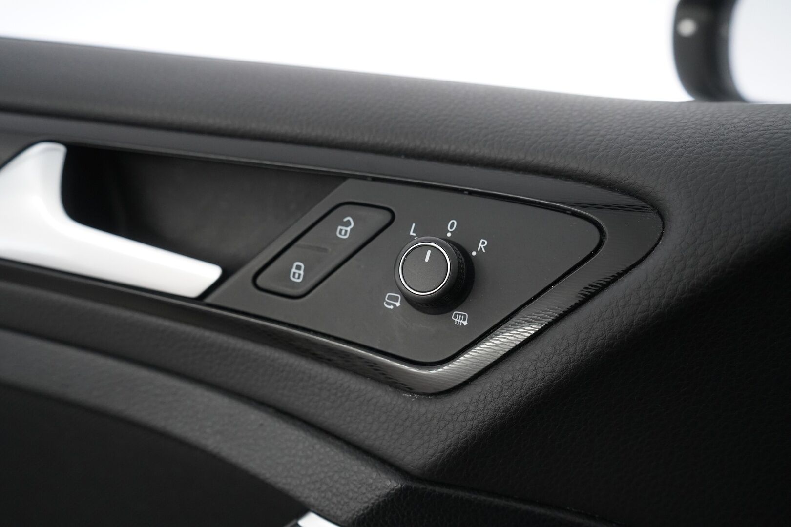 Volkswagen Golf 2015 GTE Plug-In Hybrid 150 kW (204 hv) DSG-automaatti *ACC / Panorama / Tutkat / LED / Lohko+sisä* - Seuraava katsastus 09/2026 / Kahdet vanteet