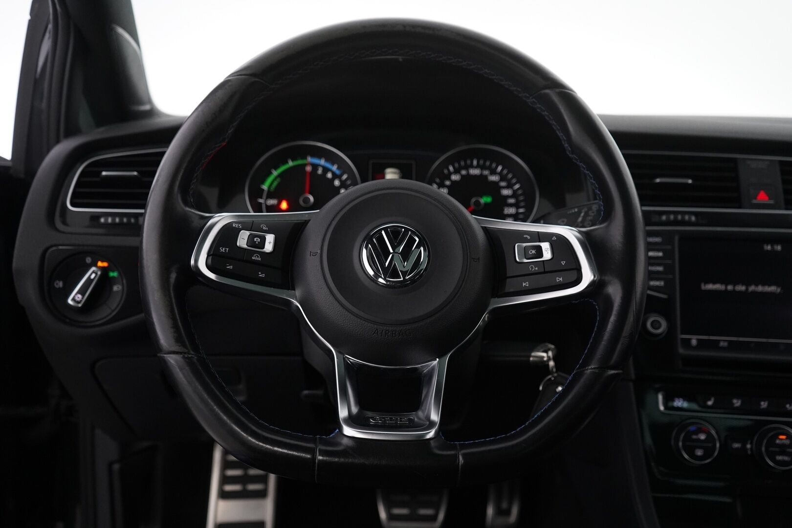 Volkswagen Golf 2015 GTE Plug-In Hybrid 150 kW (204 hv) DSG-automaatti *ACC / Panorama / Tutkat / LED / Lohko+sisä* - Seuraava katsastus 09/2026 / Kahdet vanteet
