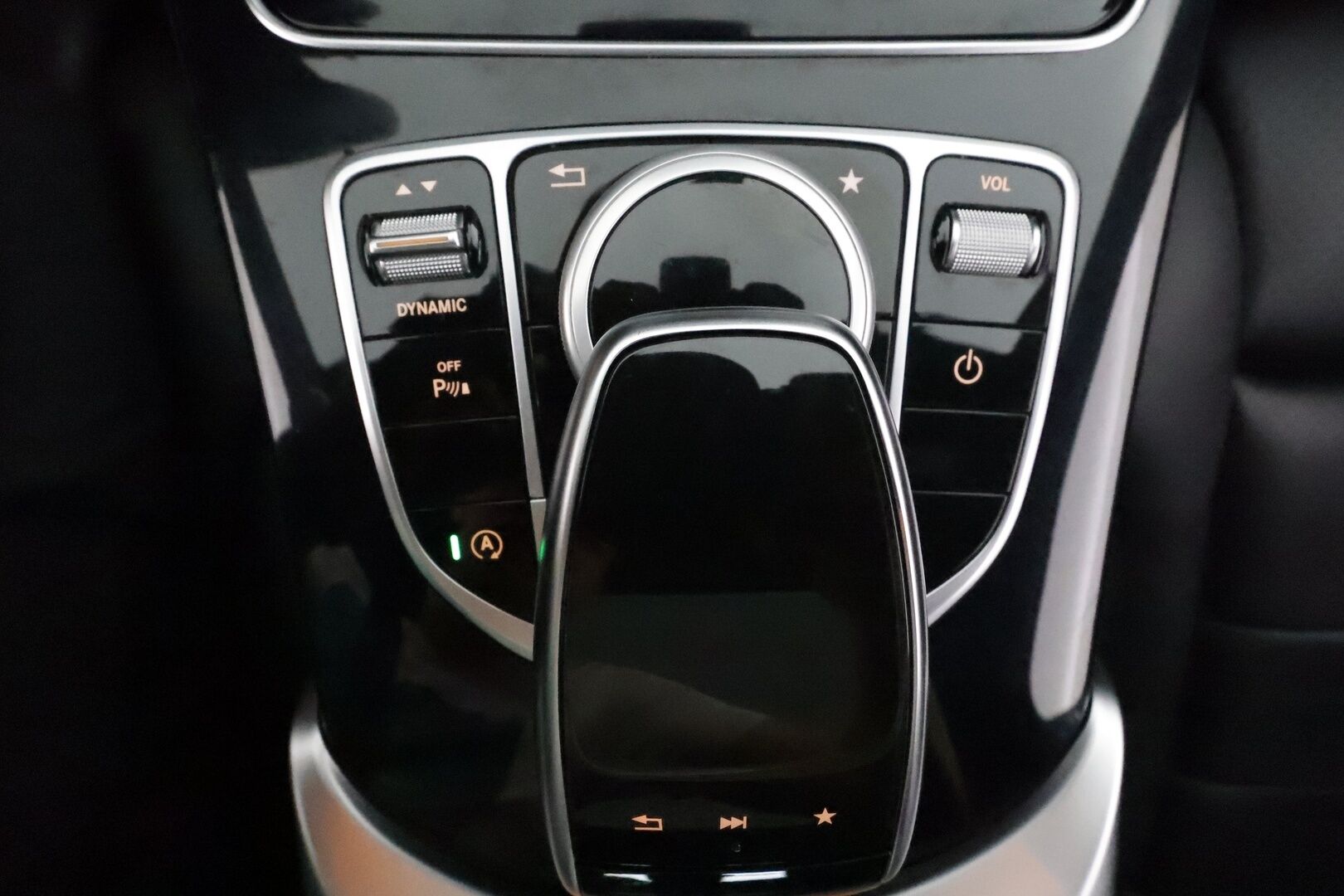 Mercedes-Benz C 2017 220 BlueTec T A Premium Business AMG **Panorama / ILS-LED / P.Kamera / Sporttinahat / Vakkari** - Kahdet Renkaat