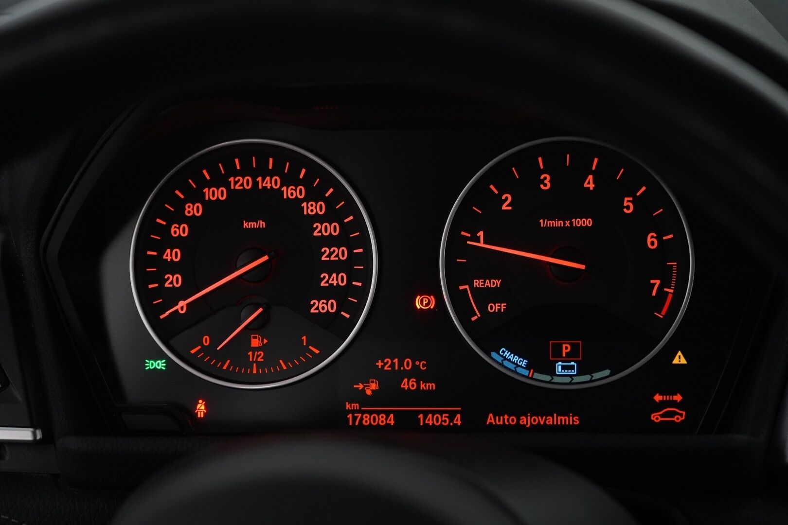 BMW 225 2017 F45 Active Tourer 225xe A Business M Sport - HUD / Vakkari / Kamera / Ratinlämmitin / Sähköluukku / Nahkasisusta / Urheiluistuimet