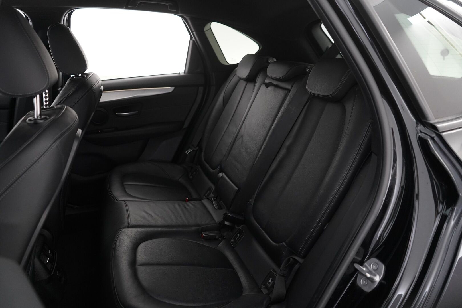 BMW 225 2017 F45 Active Tourer 225xe A Business M Sport - HUD / Vakkari / Kamera / Ratinlämmitin / Sähköluukku / Nahkasisusta / Urheiluistuimet