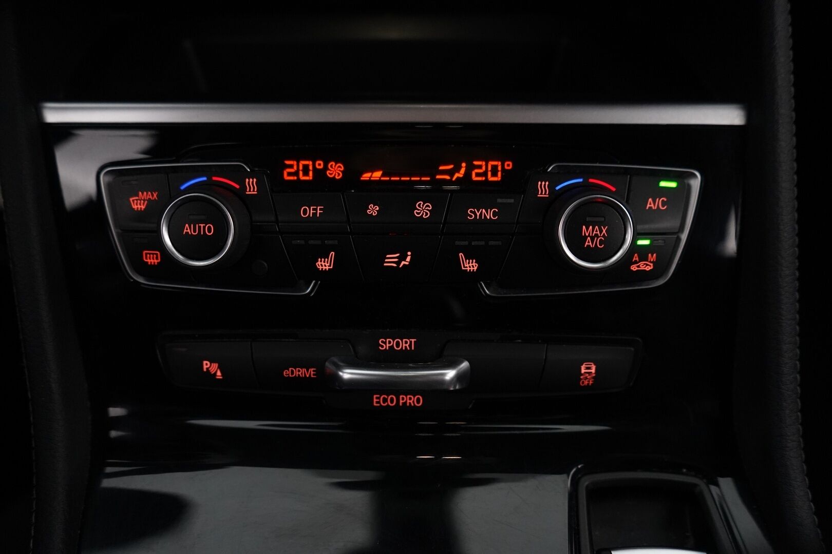 BMW 225 2017 F45 Active Tourer 225xe A Business M Sport - HUD / Vakkari / Kamera / Ratinlämmitin / Sähköluukku / Nahkasisusta / Urheiluistuimet