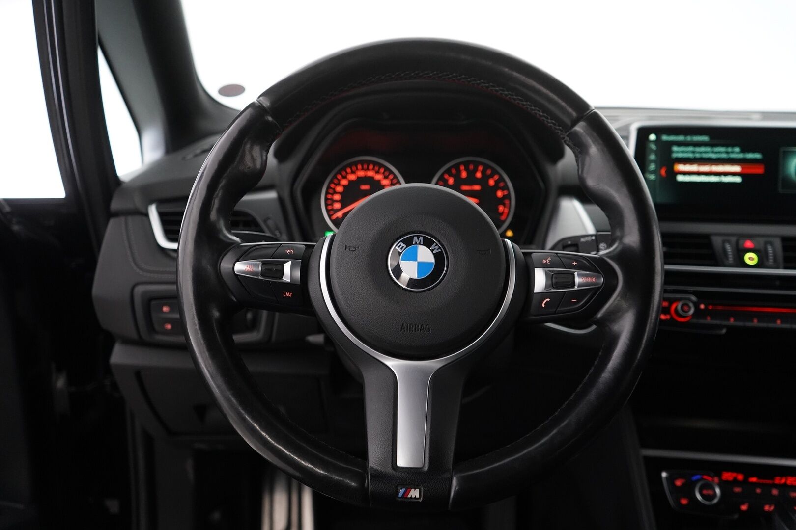 BMW 225 2017 F45 Active Tourer 225xe A Business M Sport - HUD / Vakkari / Kamera / Ratinlämmitin / Sähköluukku / Nahkasisusta / Urheiluistuimet