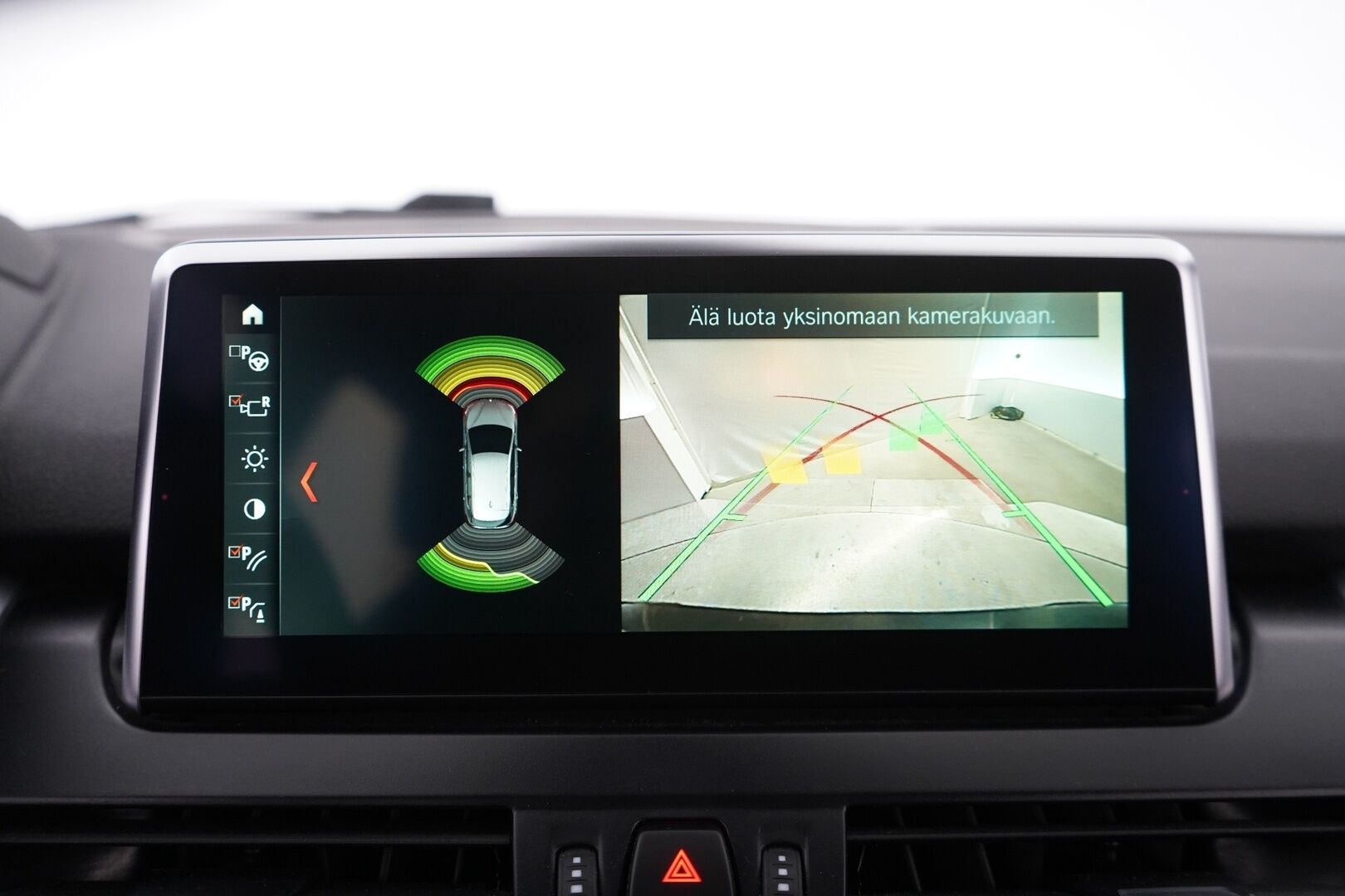 BMW 225 2017 F45 Active Tourer 225xe A Business M Sport - HUD / Vakkari / Kamera / Ratinlämmitin / Sähköluukku / Nahkasisusta / Urheiluistuimet