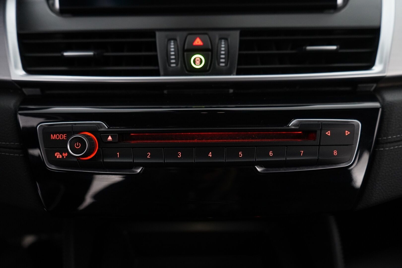 BMW 225 2017 F45 Active Tourer 225xe A Business M Sport - HUD / Vakkari / Kamera / Ratinlämmitin / Sähköluukku / Nahkasisusta / Urheiluistuimet