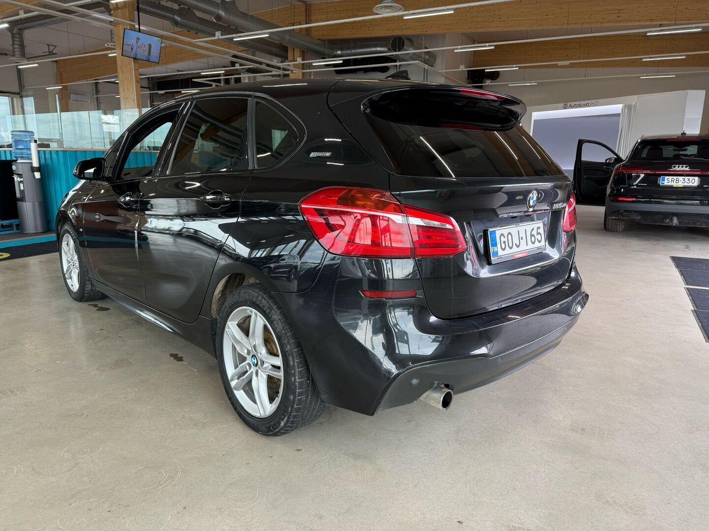 BMW 225 2017 F45 Active Tourer 225xe A Business M Sport - HUD / Vakkari / Kamera / Ratinlämmitin / Sähköluukku / Nahkasisusta / Urheiluistuimet