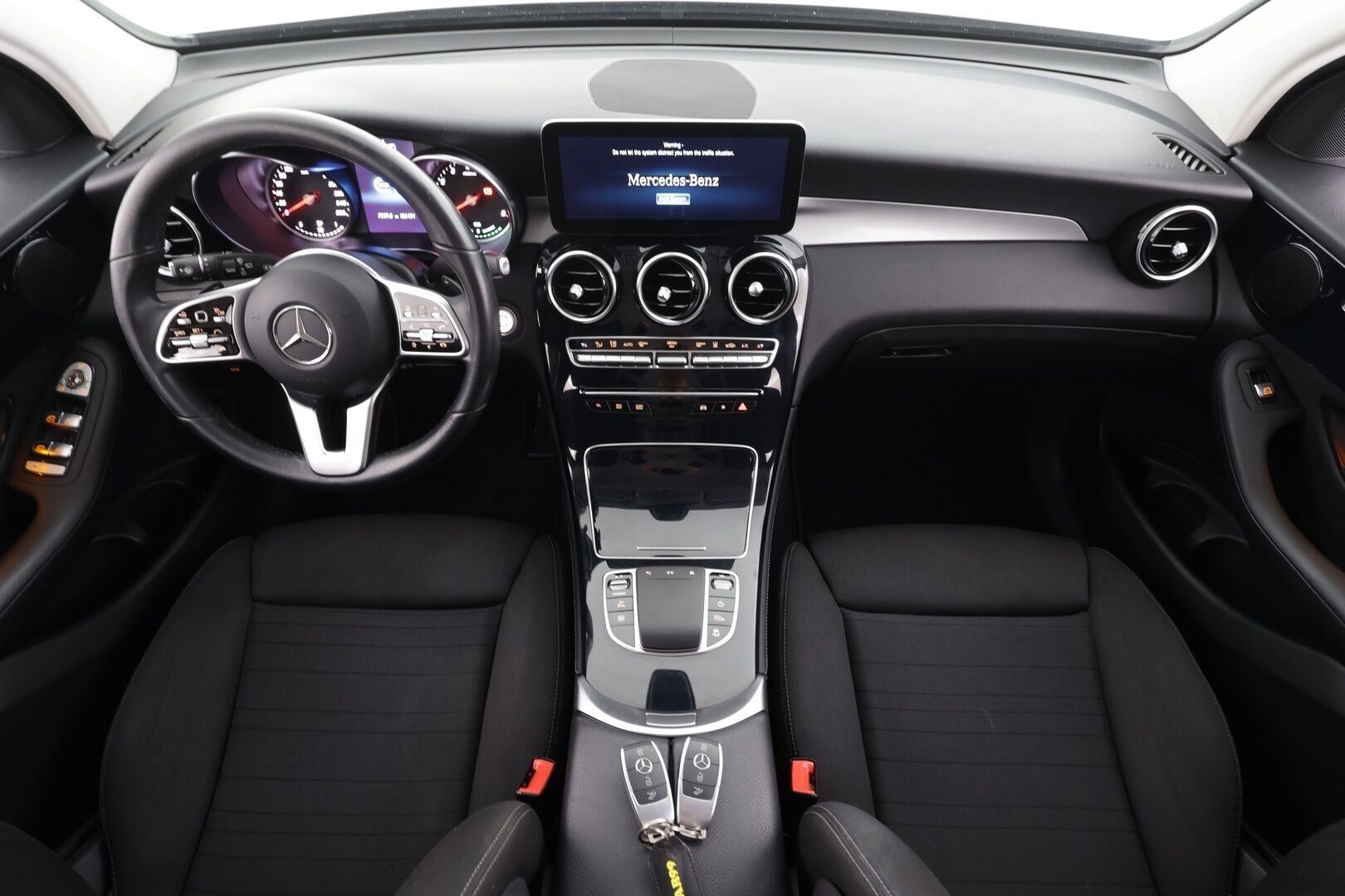 Mercedes-Benz GLC 2021 300 e 4MATIC A Business EQ Power * 1.Om Suomi-auto / Distronic+ / P.kamera / LED / Navi / Sähköluukku / Sporttipenkit * - Kahdet renkaat aluvanteilla - HULLU BLACKWEEK KORKOTARJOUS 2,49%