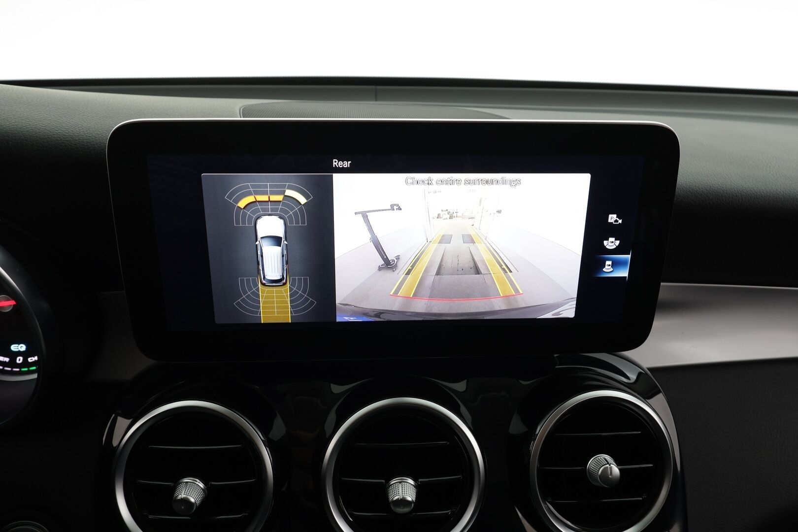 Mercedes-Benz GLC 2021 300 e 4MATIC A Business EQ Power * 1.Om Suomi-auto / Distronic+ / P.kamera / LED / Navi / Sähköluukku / Sporttipenkit * - Kahdet renkaat aluvanteilla - HULLU BLACKWEEK KORKOTARJOUS 2,49%