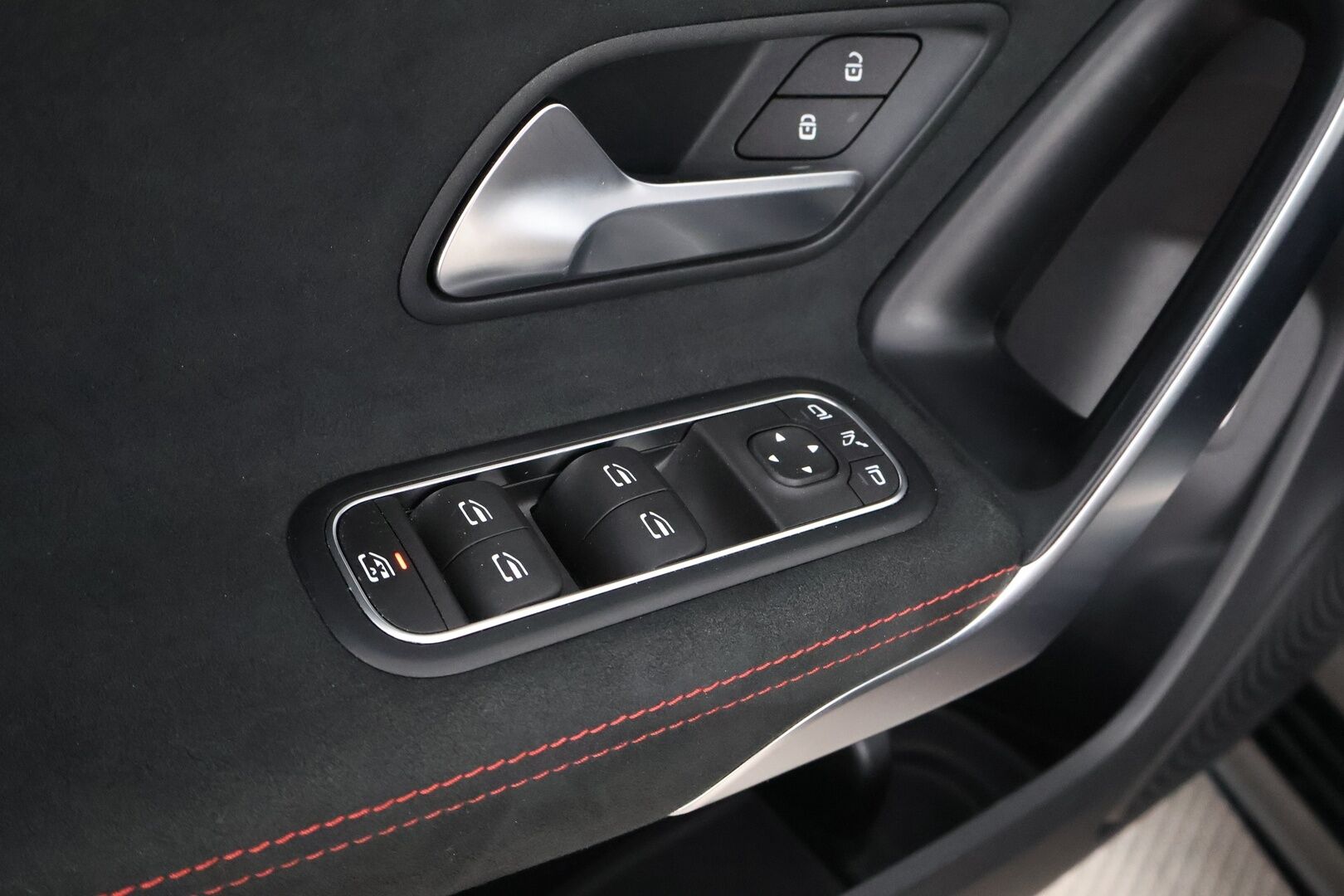 Mercedes-Benz A 2020 250 e A Business AMG Edition EQ Power - Distronic Pro / Widescreen / Multibeam / Peruutuskamera / Nahka-Alcantara / Navi / Sporttipenkit / Juuri saapunut! 